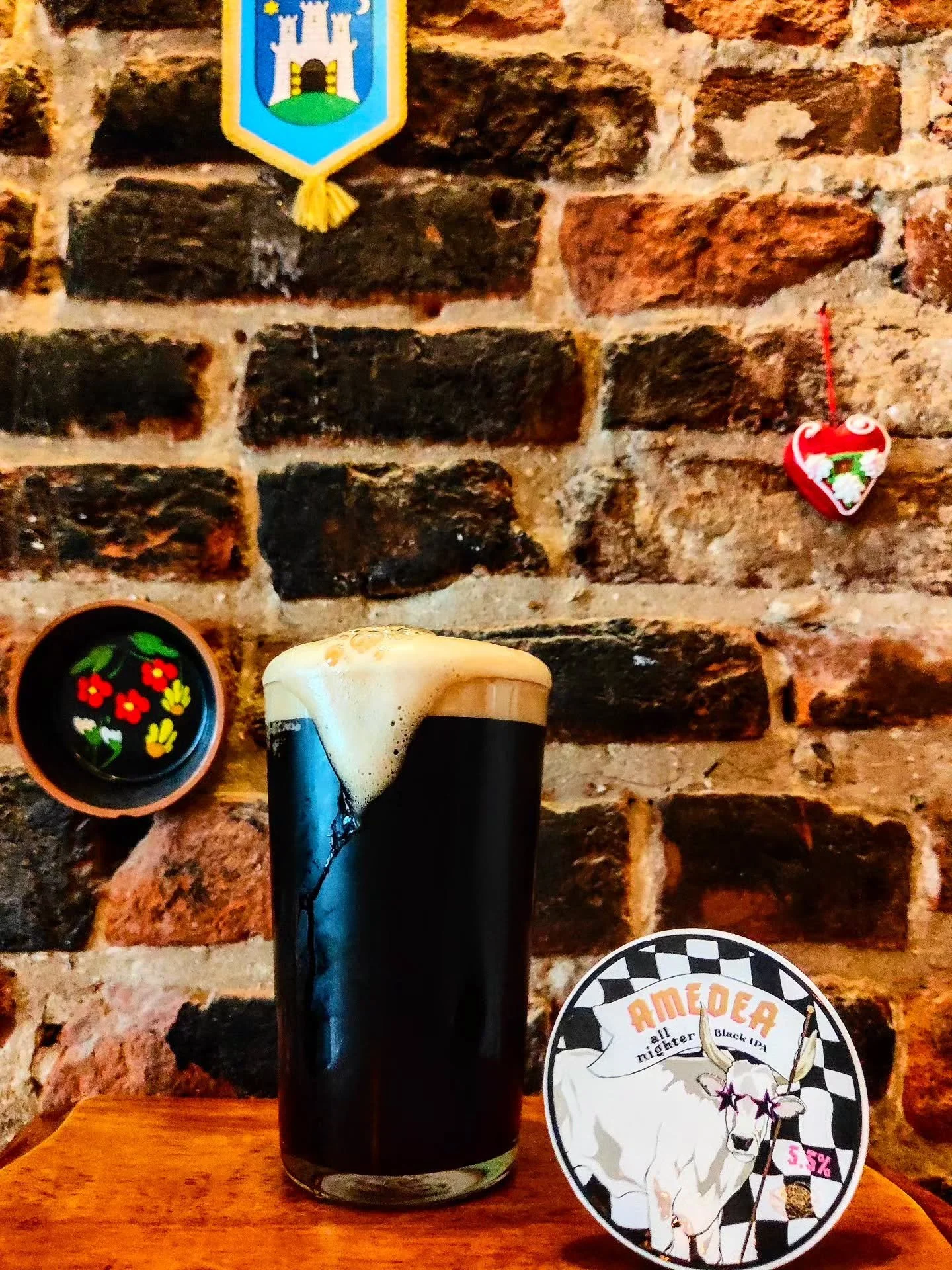Amedea All Nighter ๐๐ค
Our black IPA brewed by the wonderful @whitstableoysterbrewin , tasting scrumptious on these cosy autumn evenings! ๐บ๐
Pouring all weekend, ลพivili! ๐๐ป