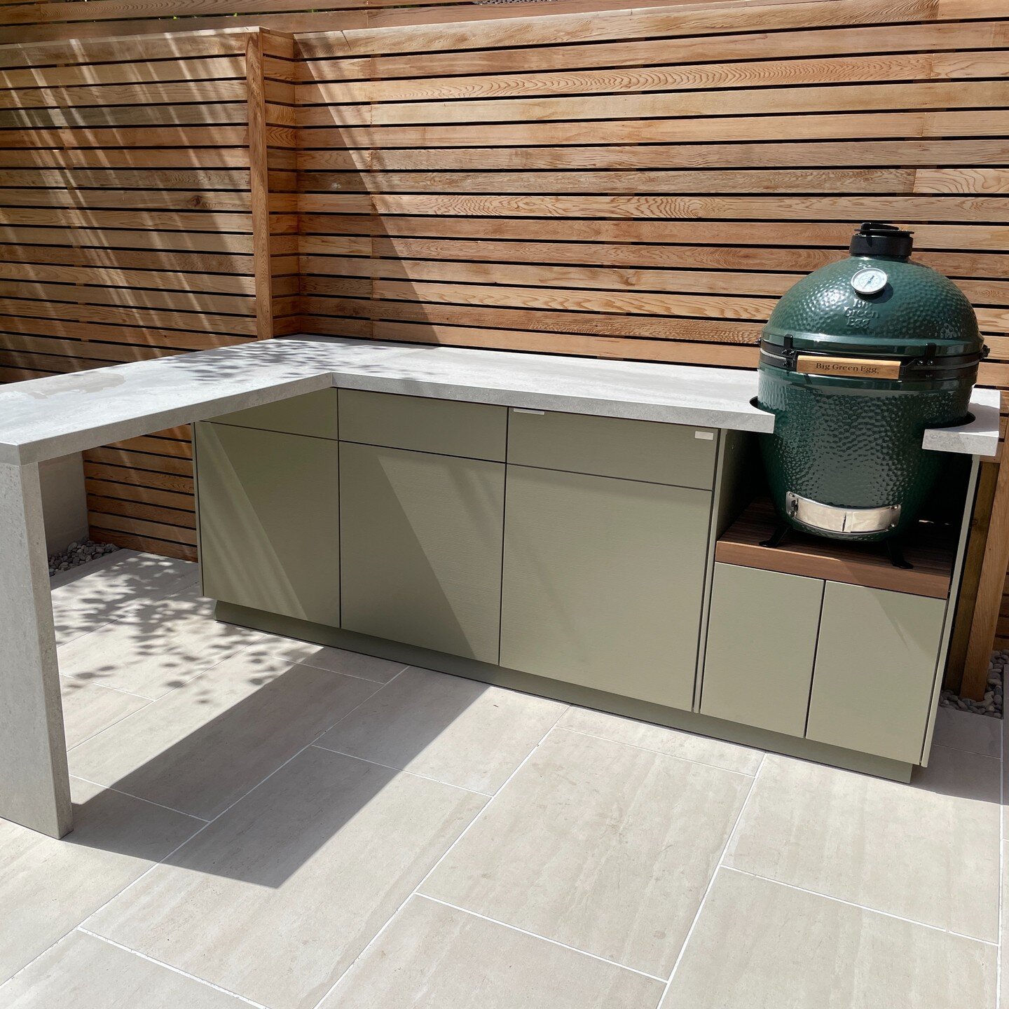 Cubic outdoor kitchen by Profresco
Weybridge, Surrey