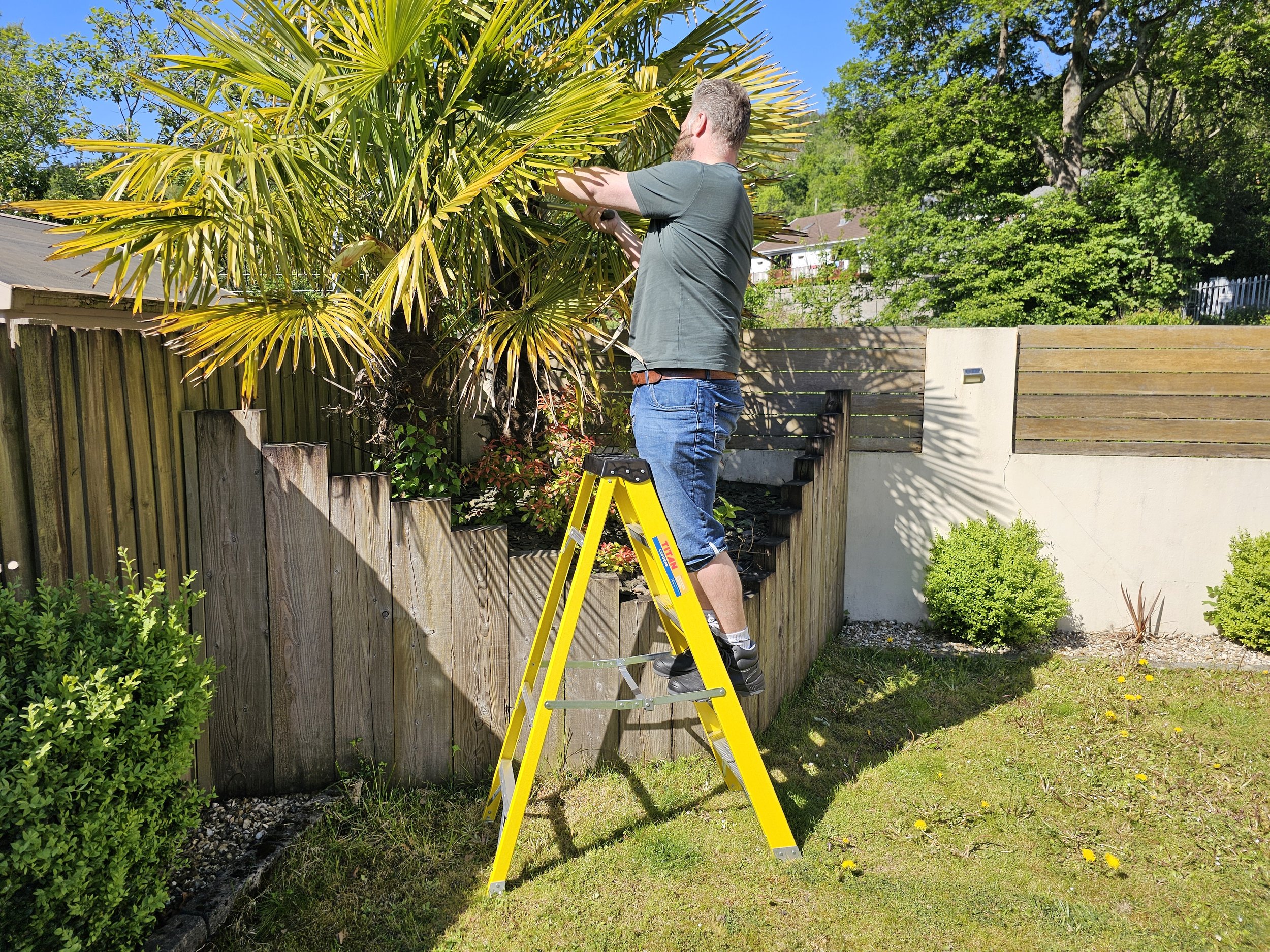 Titan TNGFHS Step Ladder in Use - Landscaping 20.jpg