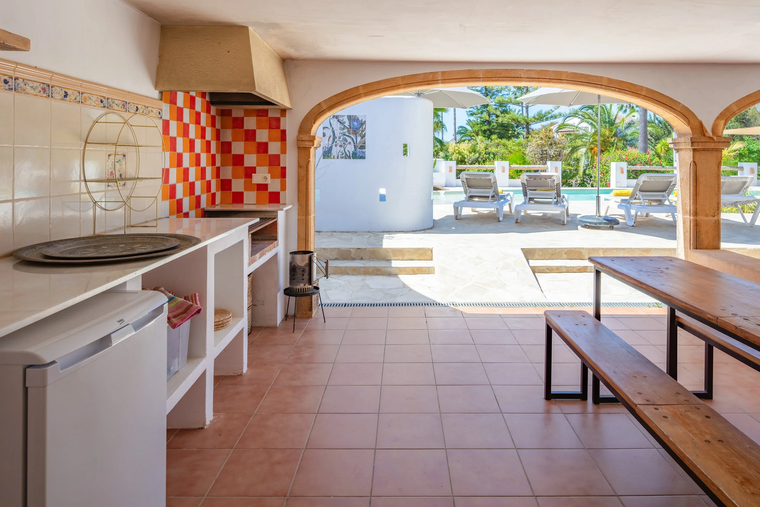 Luxury outdoor kitchen, BBQ and fridge