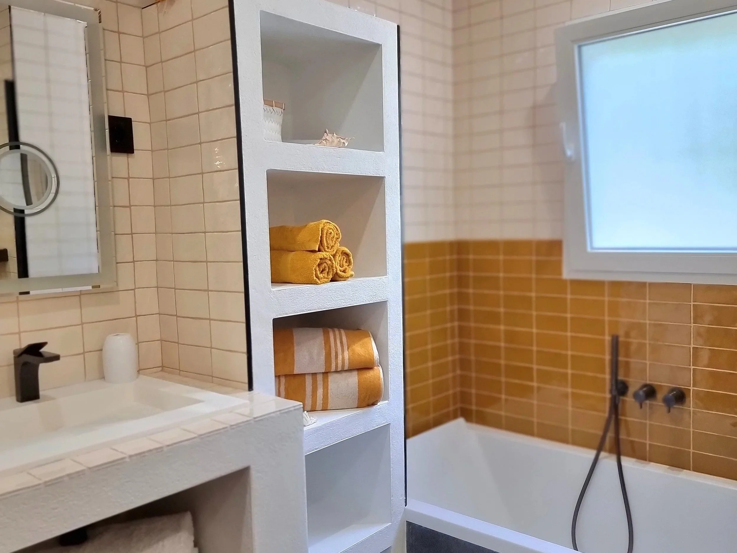 Luxurious guest bathroom with bathtub