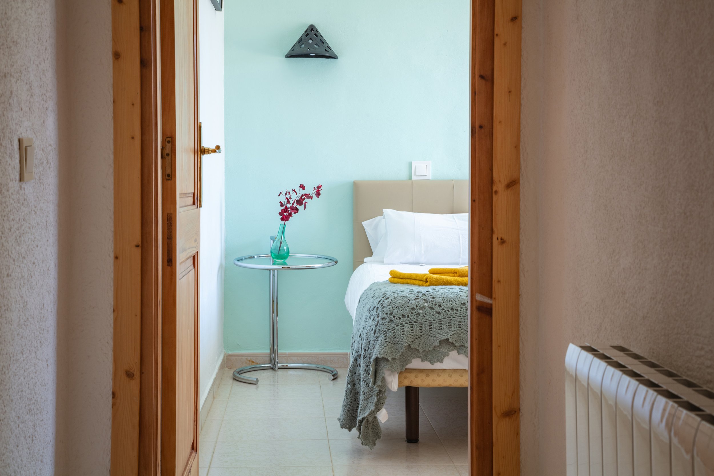 Montgopalms entry to guest bedroom