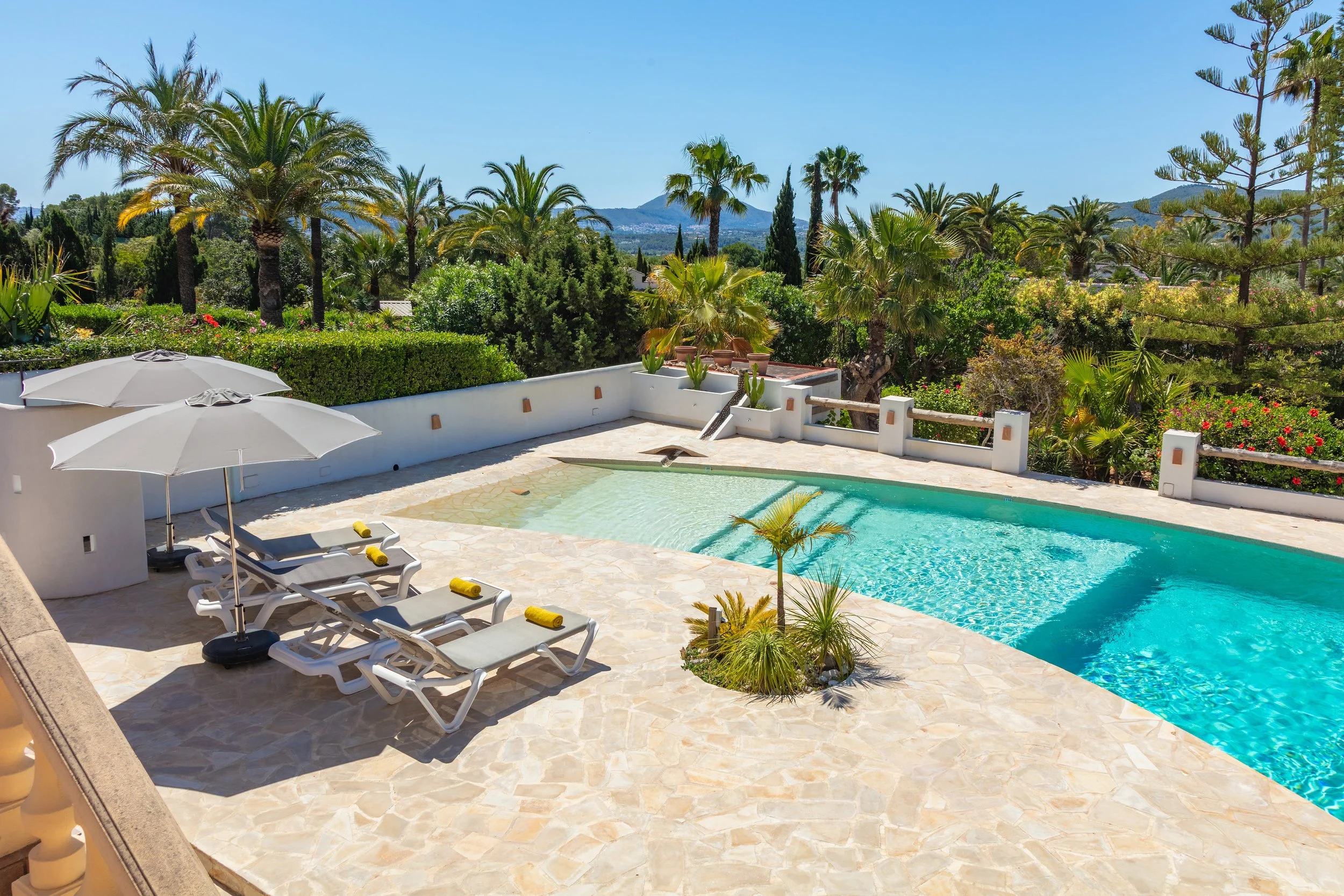 MontgoPalms Javea very large pool and terrace