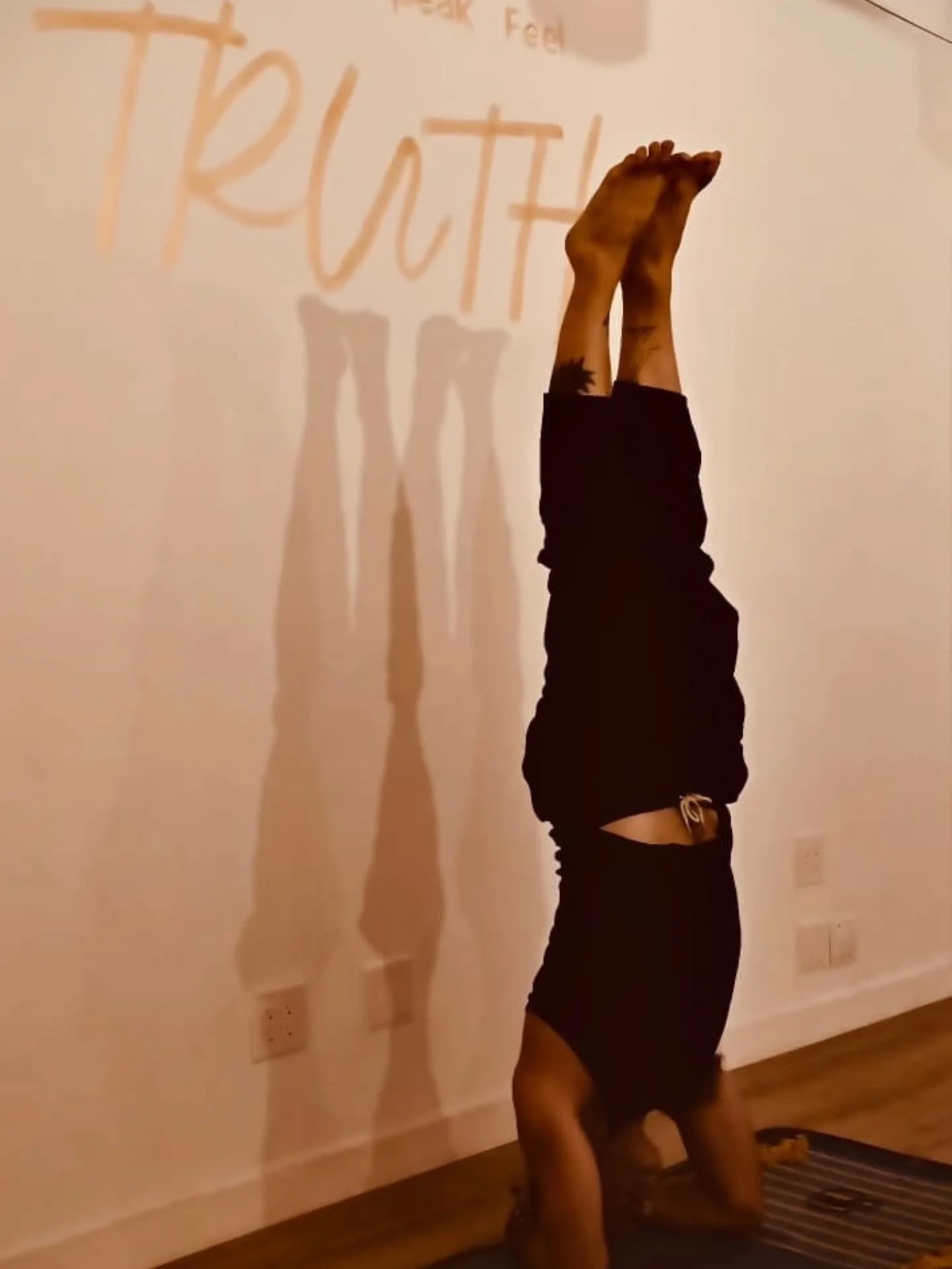 Level up your yoga practice! 🚀 Join Feyzi for an Arm Balancing Workshop TOMORROW, 2:00 PM-4:00 PM! 
.
.
Learn to conquer gravity and build confidence. Don't miss out! DM us for the link to register!✨ 

#ArmBalance 
#YogaWorkshop 
#EmpowerYourself
#3