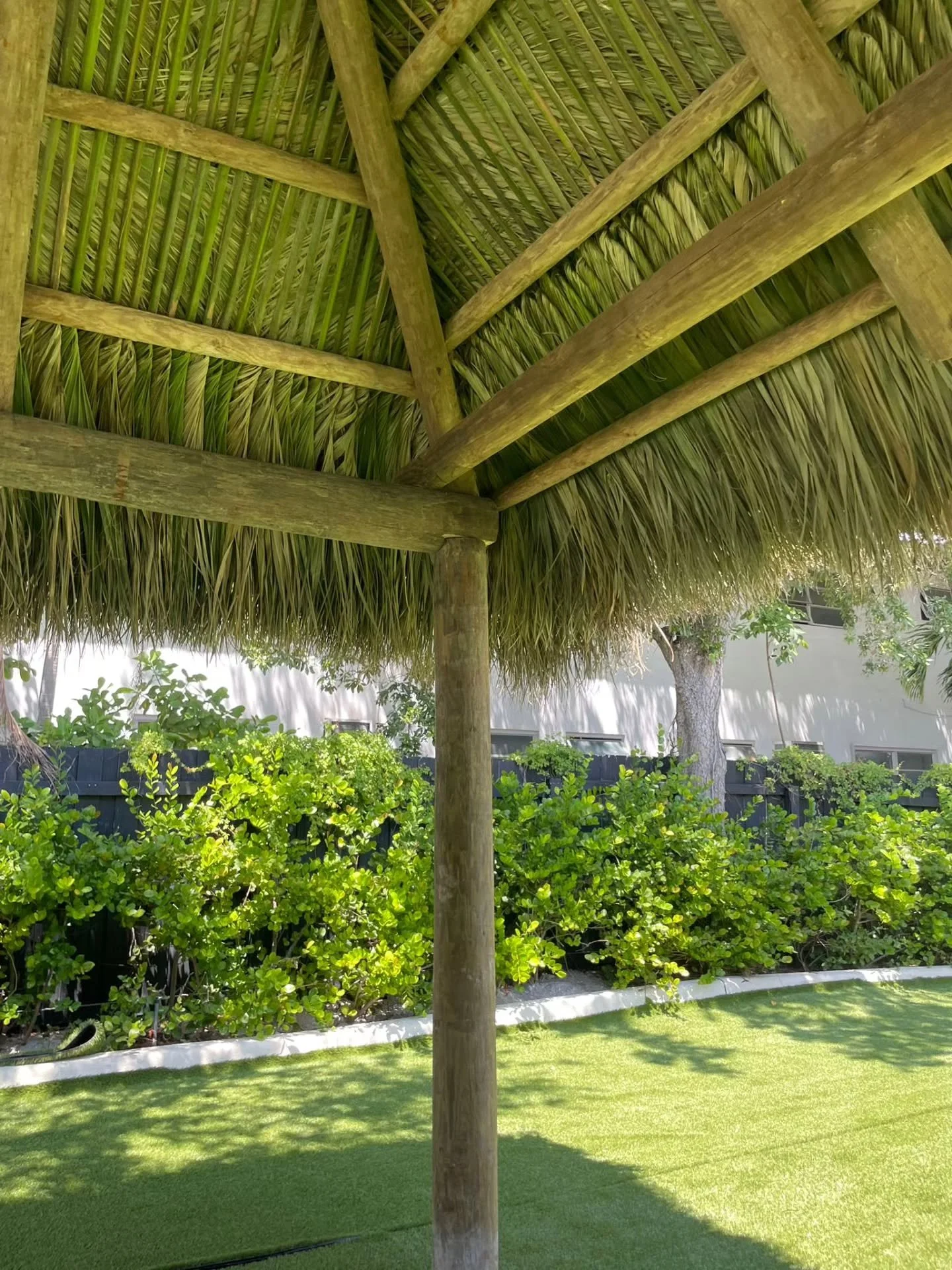 We&rsquo;ve got 3 dreamy outdoor sanctuary classes lined up for you:
.
.
Mon &amp; Wed, 5:15 pm &rarr; Flow with the golden hour glow (seriously, the sunset views are chef&rsquo;s kiss)
Saturday, 10:30 am &rarr; Sacred Vinyasa to wake up your body an