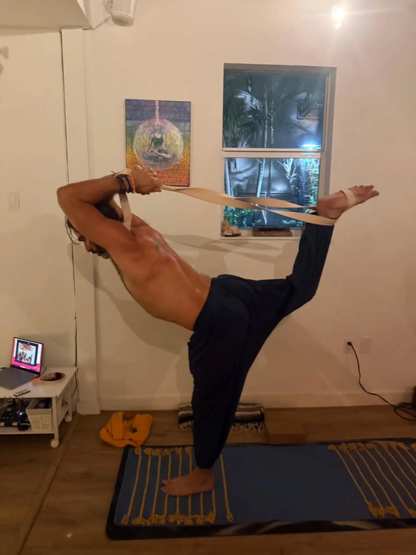 🧘&zwj;♂️ MEET FEYZI &ndash; WHERE DEDICATION MEETS TEACHING! 🧘&zwj;♂️
.
.
Every great yoga teacher knows that their own practice is the foundation of what they share with students &ndash; and Feyzi lives this truth fully. 
.
.
His consistent, dedic