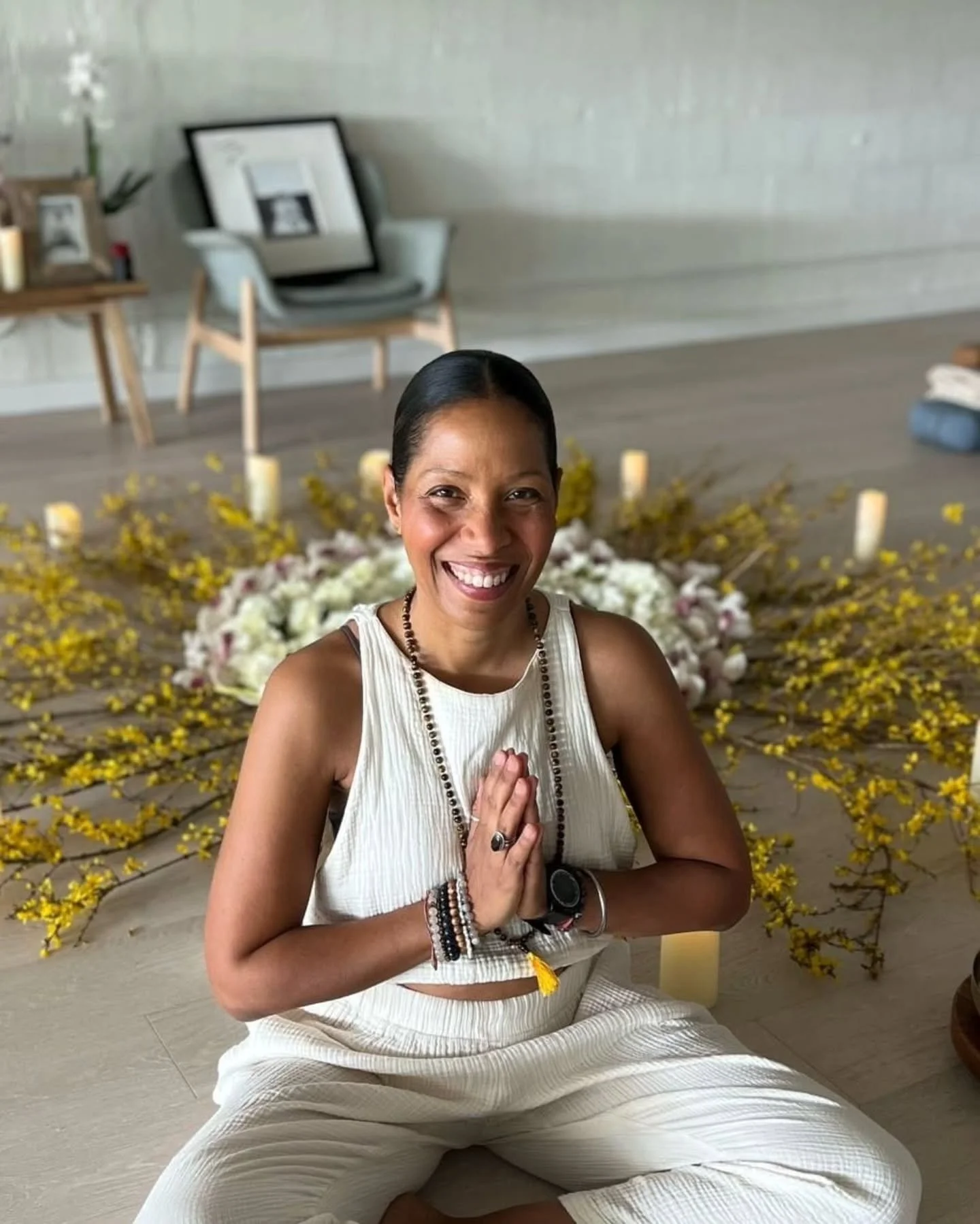 🎵 SOUND HEALING JOURNEY: Immerse in a Transformative Sound Bath with Nadine
.
.
Let the gentle vibrations of crystal bowls, gongs, and sacred instruments wash over you as Nadine guides you on a deeply restorative sound healing journey.
.
.
This imme