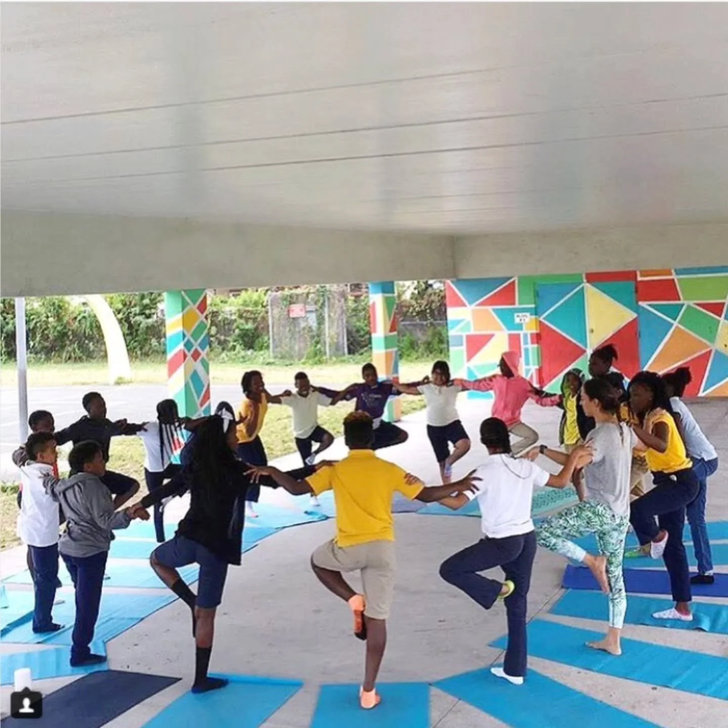 The Connection Course
.
.
Powerful weekend intensive &rarr; leave inspired &amp; hopeful 💛
.
.
Learn how trauma impacts your body/brain + use mind-body practices to regulate your nervous system &amp; build resilience.
.
.
✨ Group work &bull; dialogu