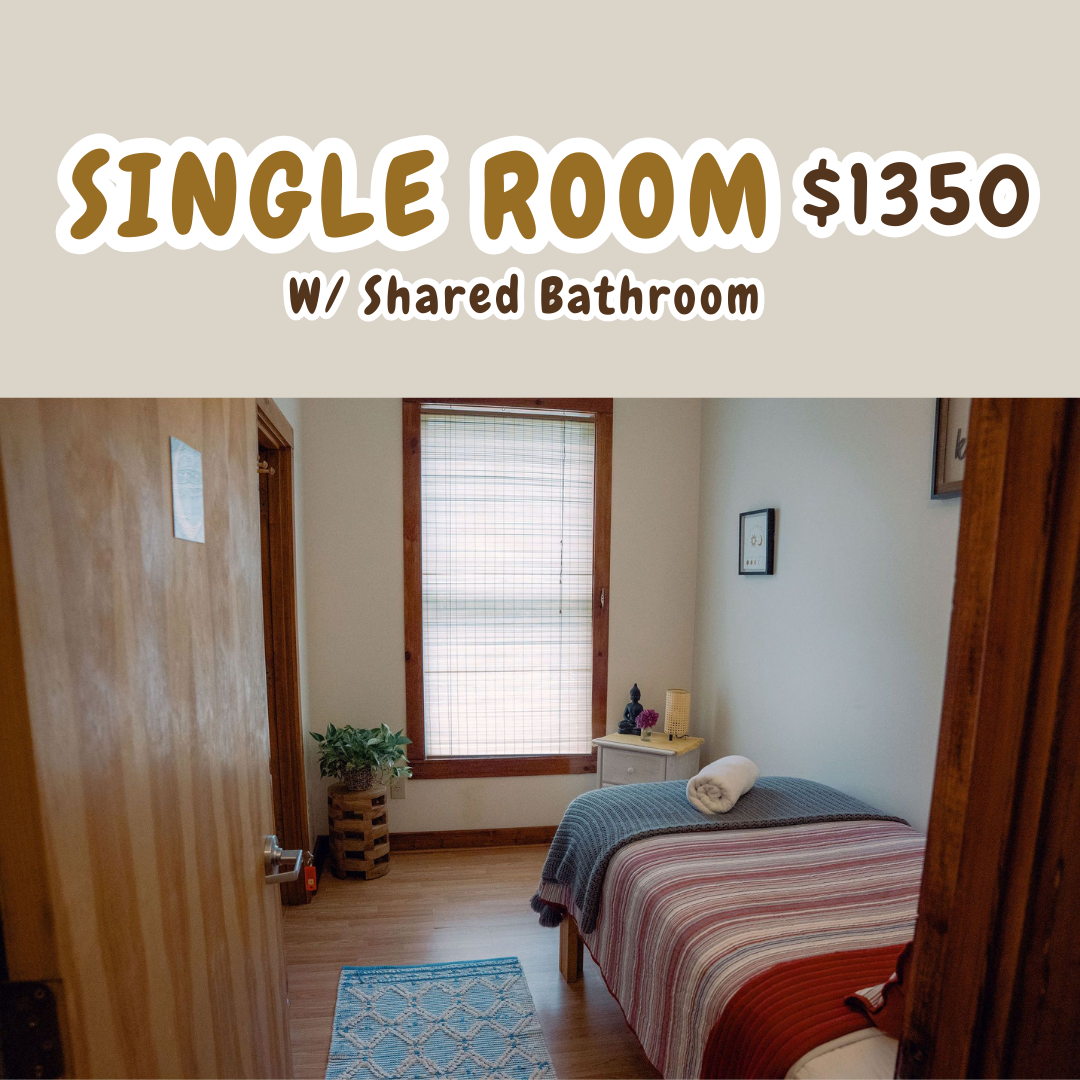  Private room for 1 person
• 1 single bed
• Shared bathroom with just ONE other room