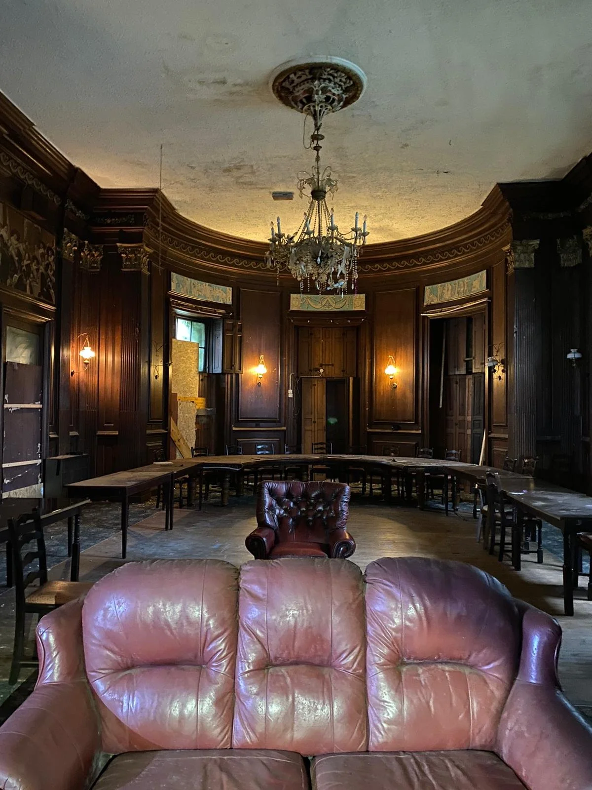 Woolton_Hall_interior_1.jpg