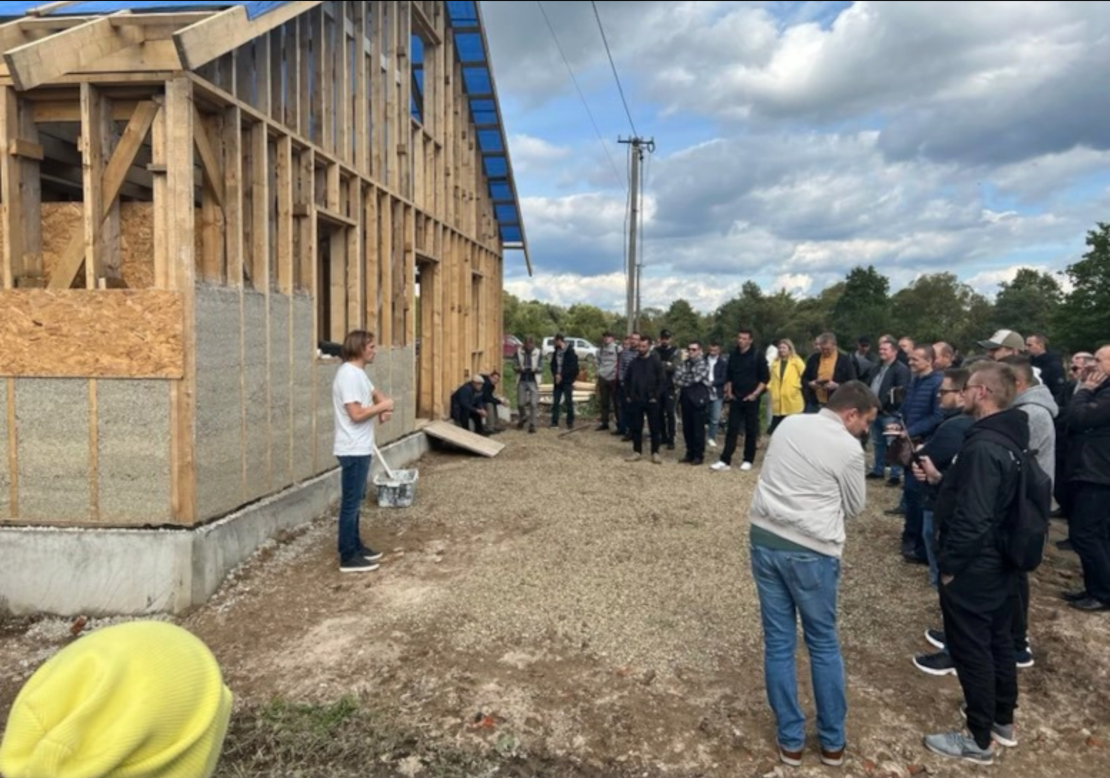 Dutch Agency Awards 4 Million Euros to Rebuild Hemp and Straw Houses in Ukraine