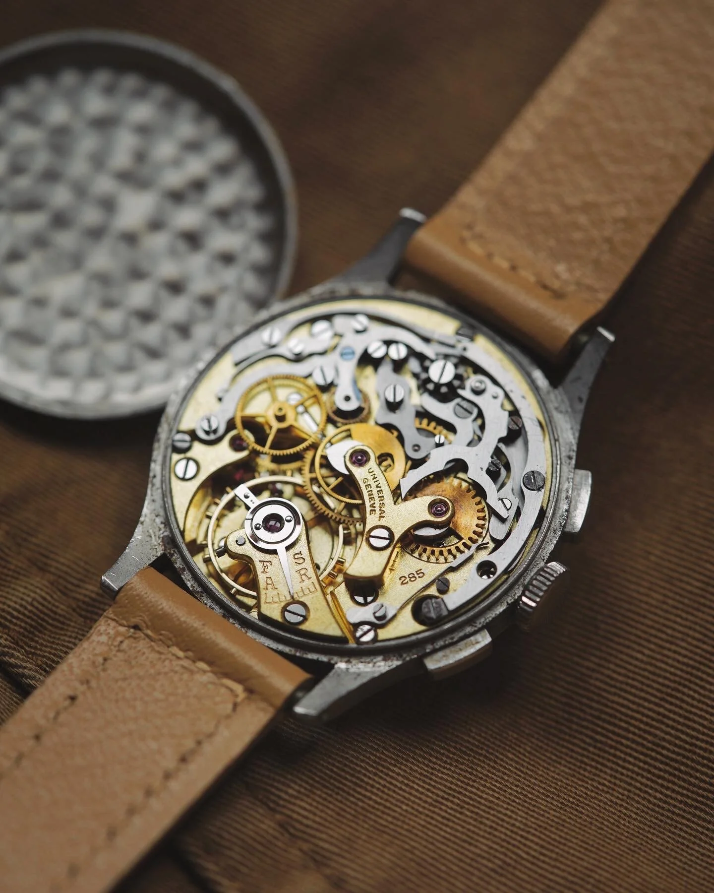 Universal Geneve Compax — Avocado Vintage Watches