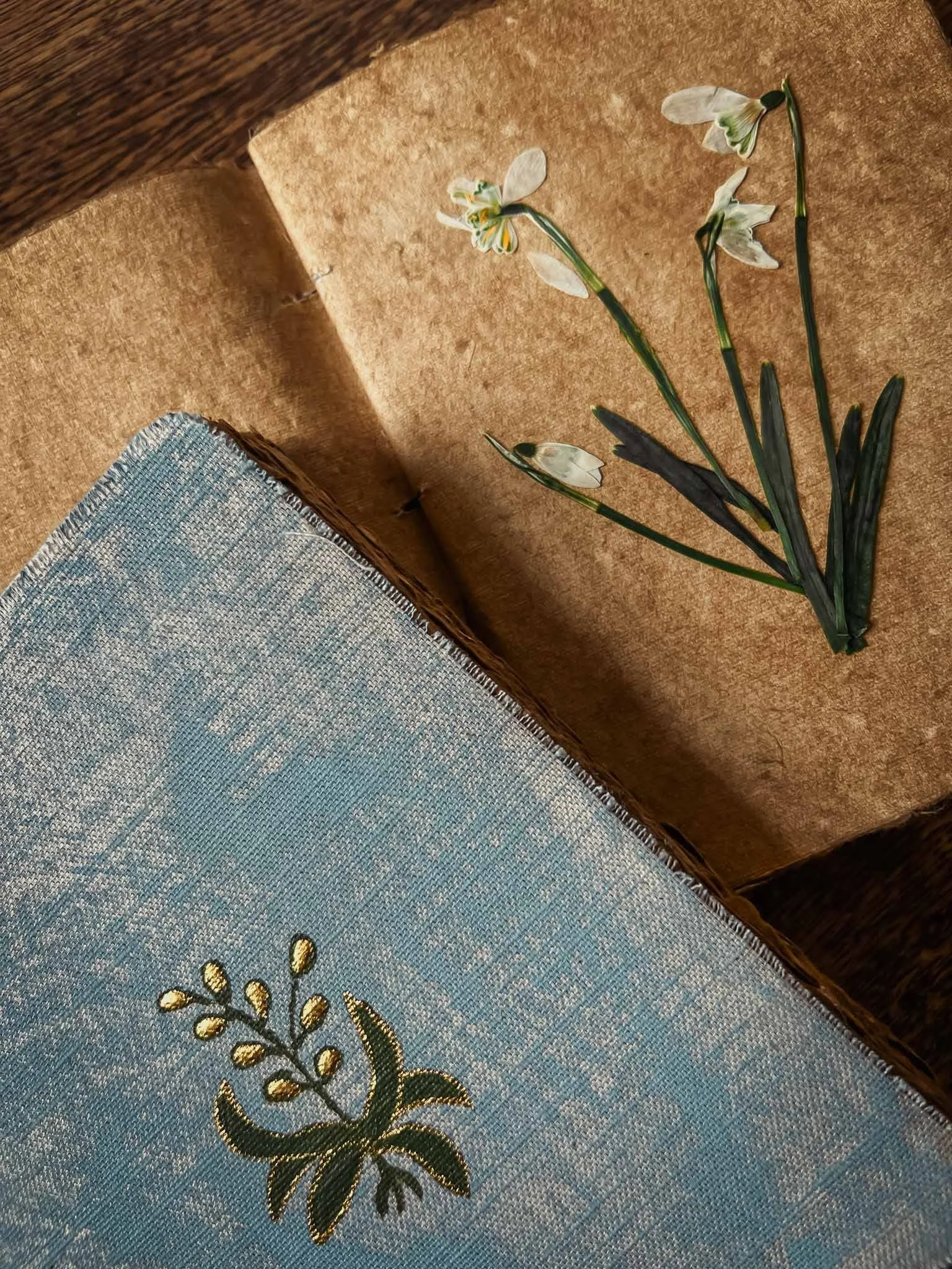 handmade-books-lotusblubook-04.jpg