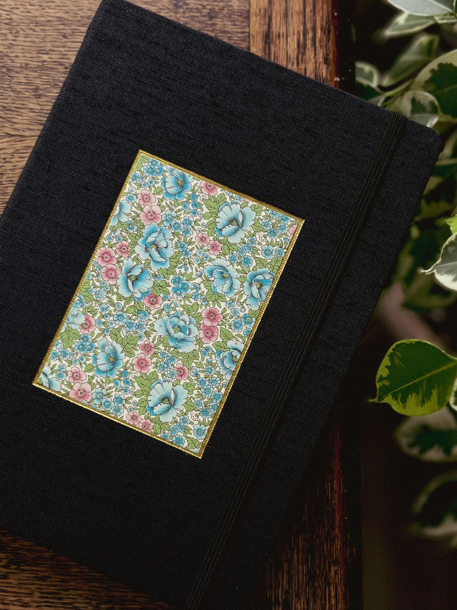silk-roads-everyday-sketchbook-lotusblubook-05.jpg