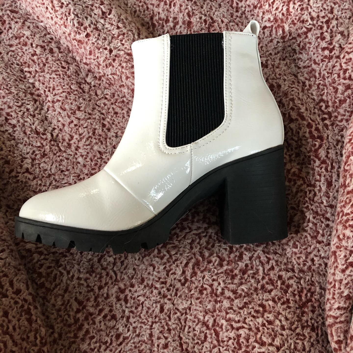 Hi it&rsquo;s my your dumbest friend do you wanna buy these shoes from me???? They&rsquo;re size 8.5, never been worn, I just accidentally ordered 2 pairs of them and they were on clearance so cannot return! $40! DM if interested!!!! Thank u I&rsquo;