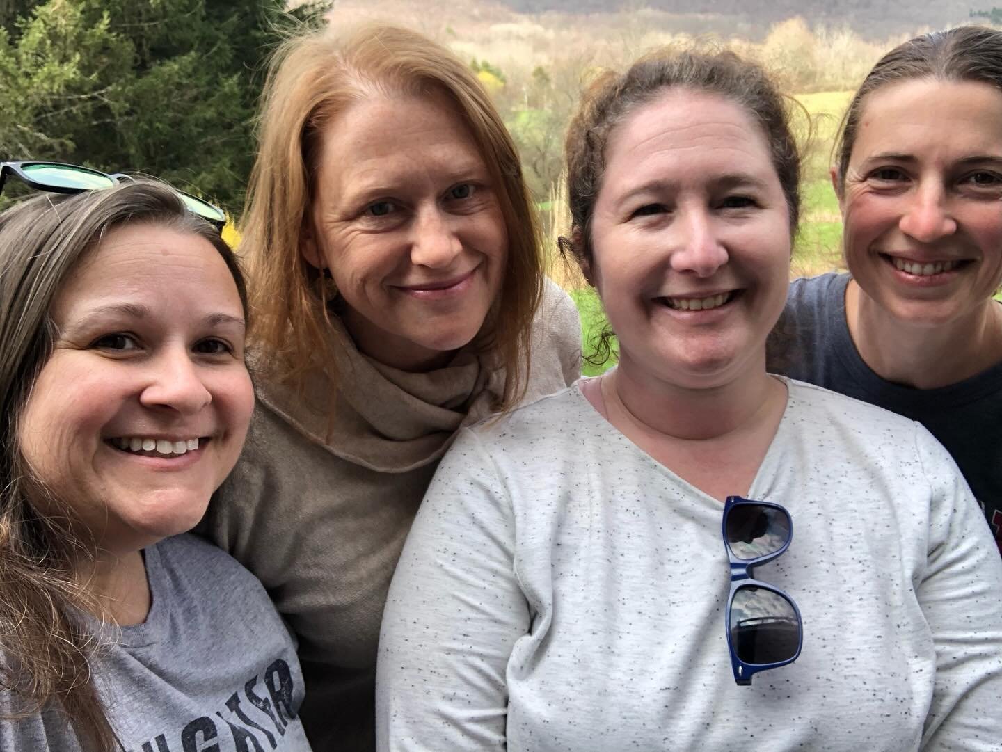 Back from a weekend writing retreat in the Catskills!! Had such a fantastic time with @oliviadaywallace, @jenniferfawcett_author, and @kristenbirdwrites ❤️✍️🔪