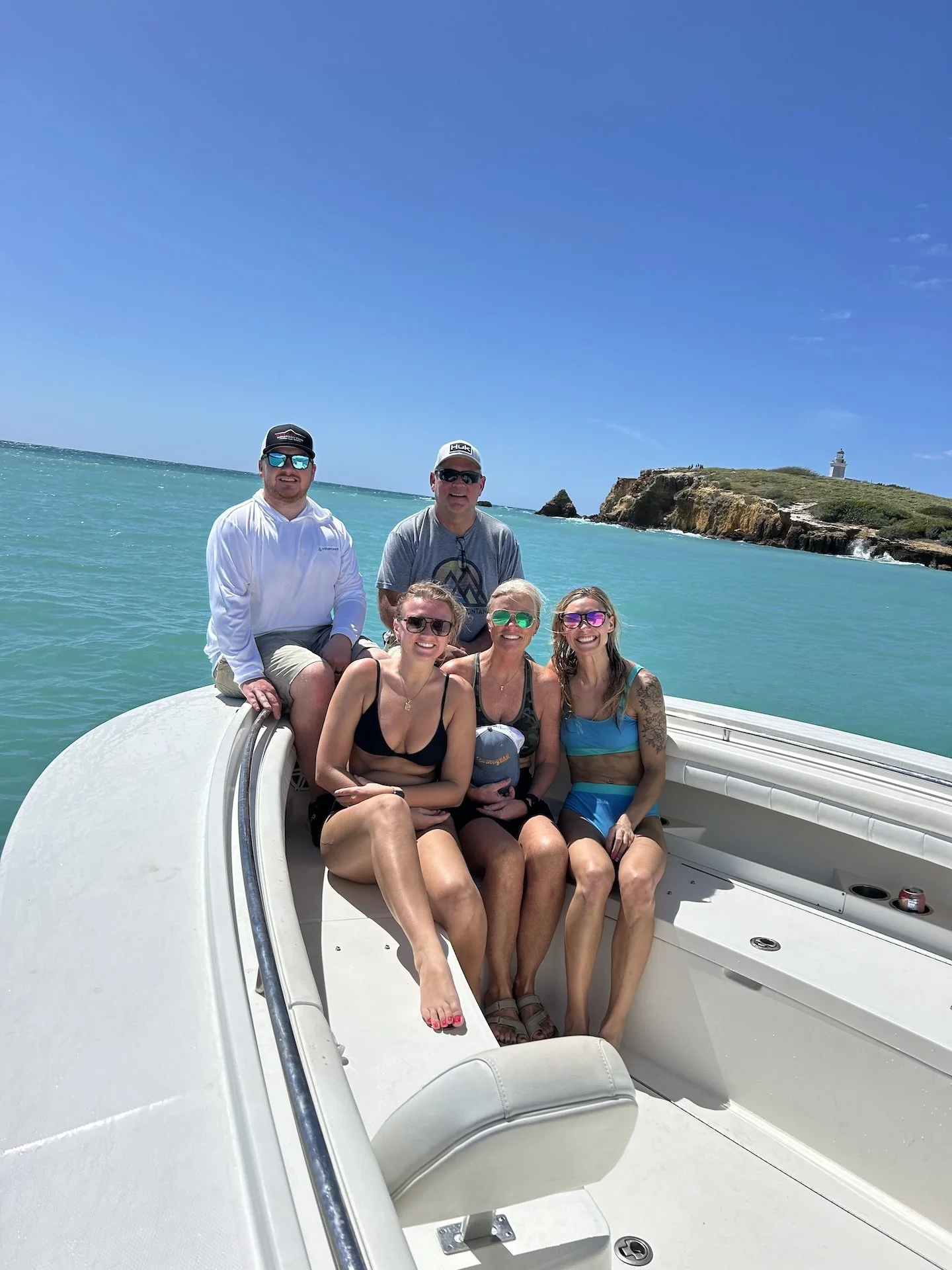 Hacer snorkel en las cristalinas aguas y los arrecifes de Cabo Rojo, en Puerto Rico