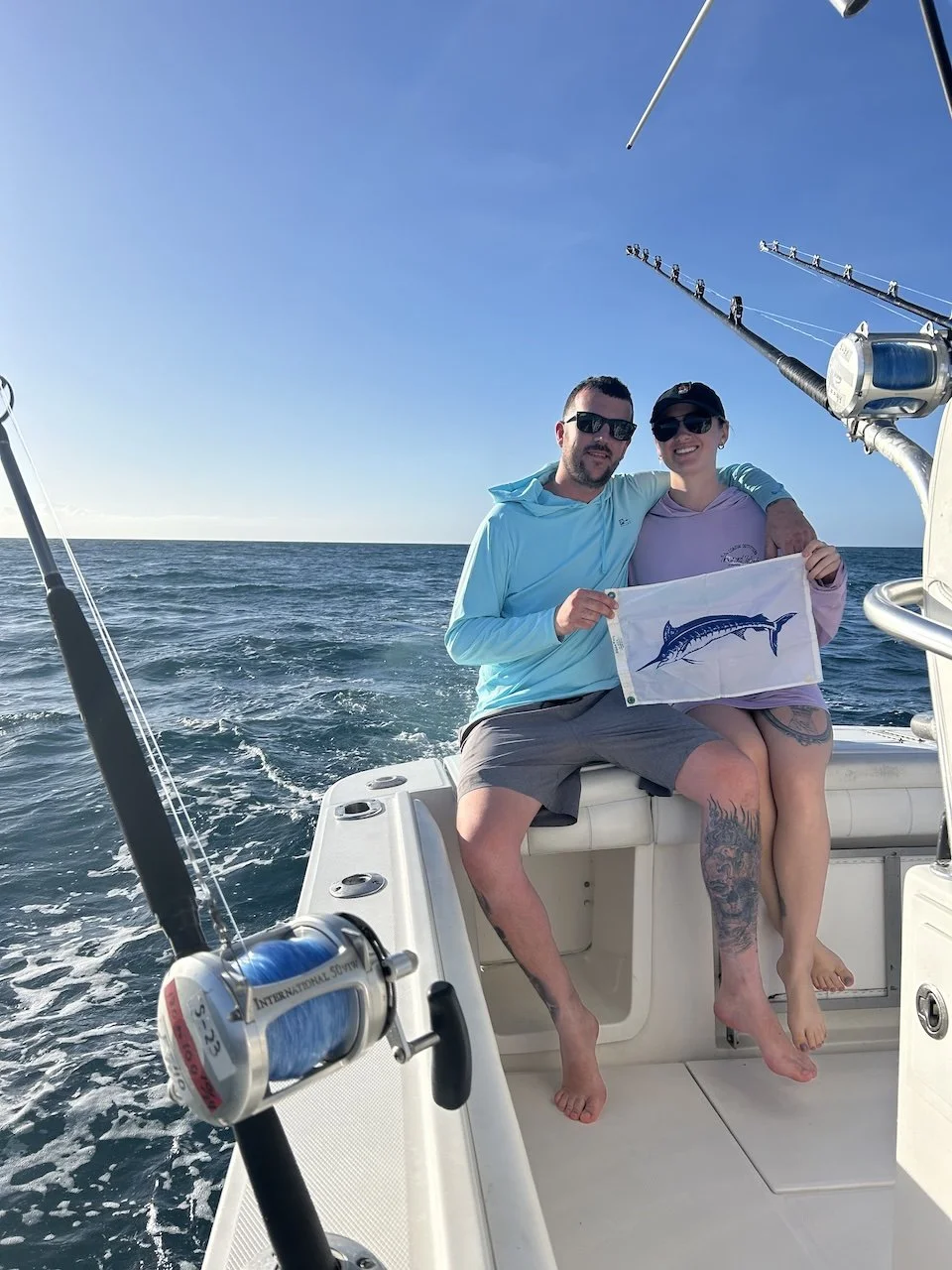 Pesca deportiva de marlín en aguas costeras de Puerto Rico, cerca de la Fosa de Puerto Rico, con Simply Caught Charters, un servicio de charters de pesca de confianza en el Caribe.