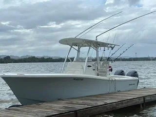 Charter de pesca de altura de lujo en una embarcación de alta gama en la costa oeste de Puerto Rico con Simply Caught Charters