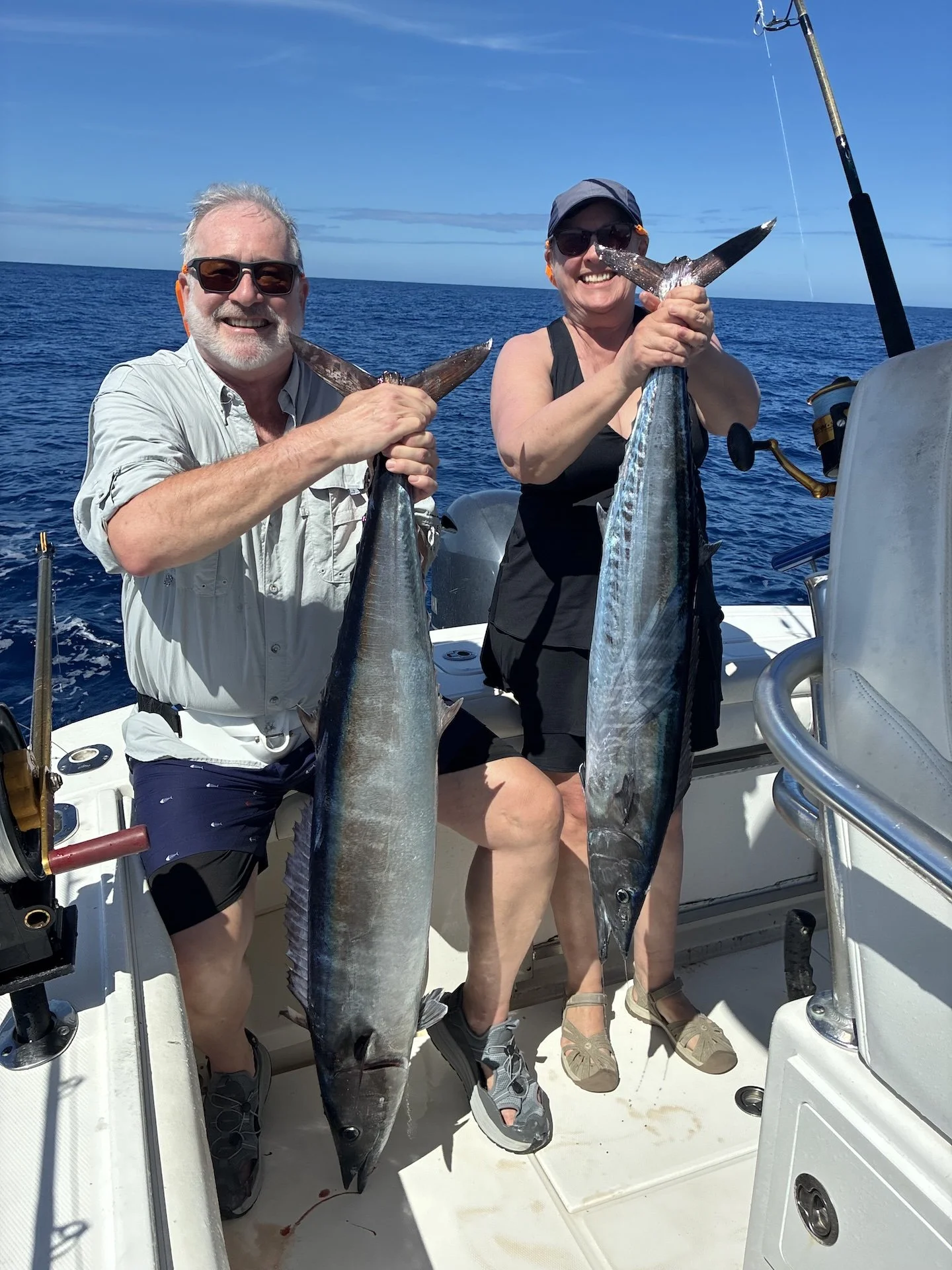 Simply Caught Charters realiza lances precisos con señuelos de alta velocidad, con el objetivo de capturar wahoo de movimiento rápido en las mejores aguas de Puerto Rico.