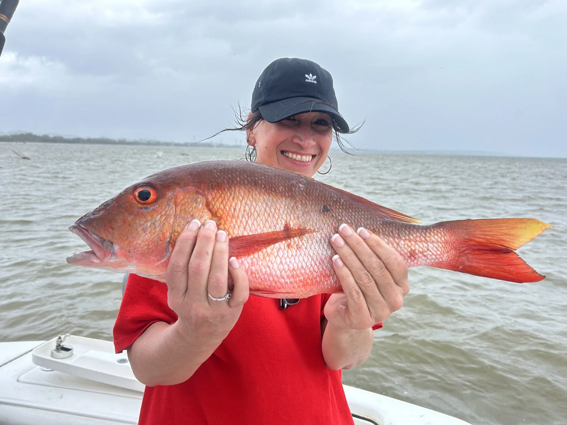 Empresa local de excursiones de pesca en Rincón que captura pargos cerca de los arrecifes de Puerto Rico