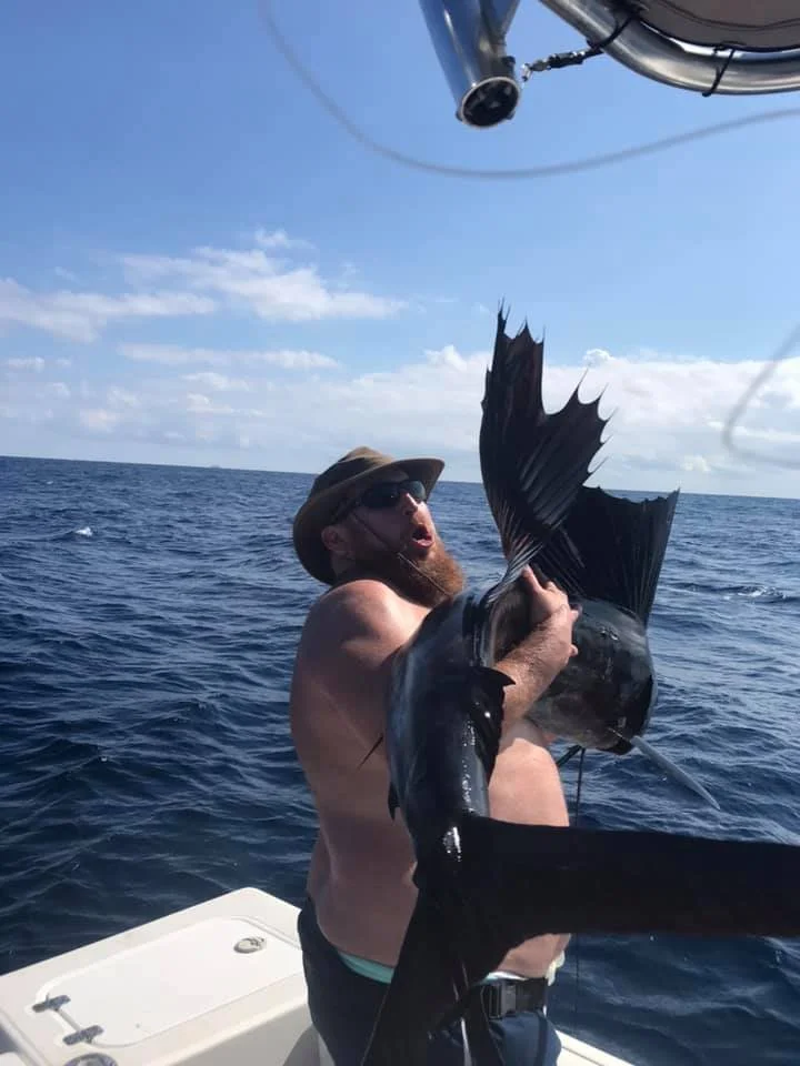 Disfruta de la emocionante pesca del pez vela frente a las costas de Aguada con Simply Caught Tours, que te ofrece una aventura inolvidable en alta mar en aguas caribeñas.