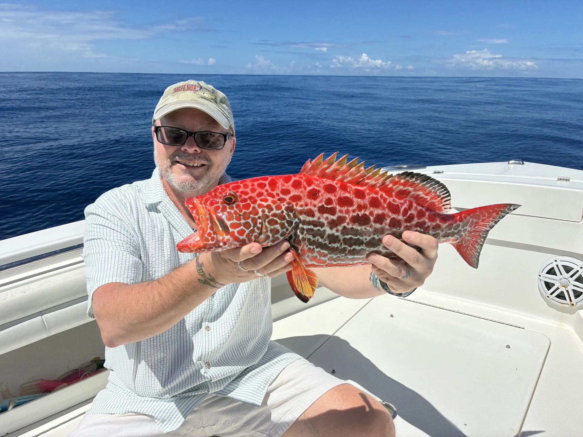 Mero de gran tamaño capturado durante una jornada de pesca en alta mar en Rincón (Puerto Rico)