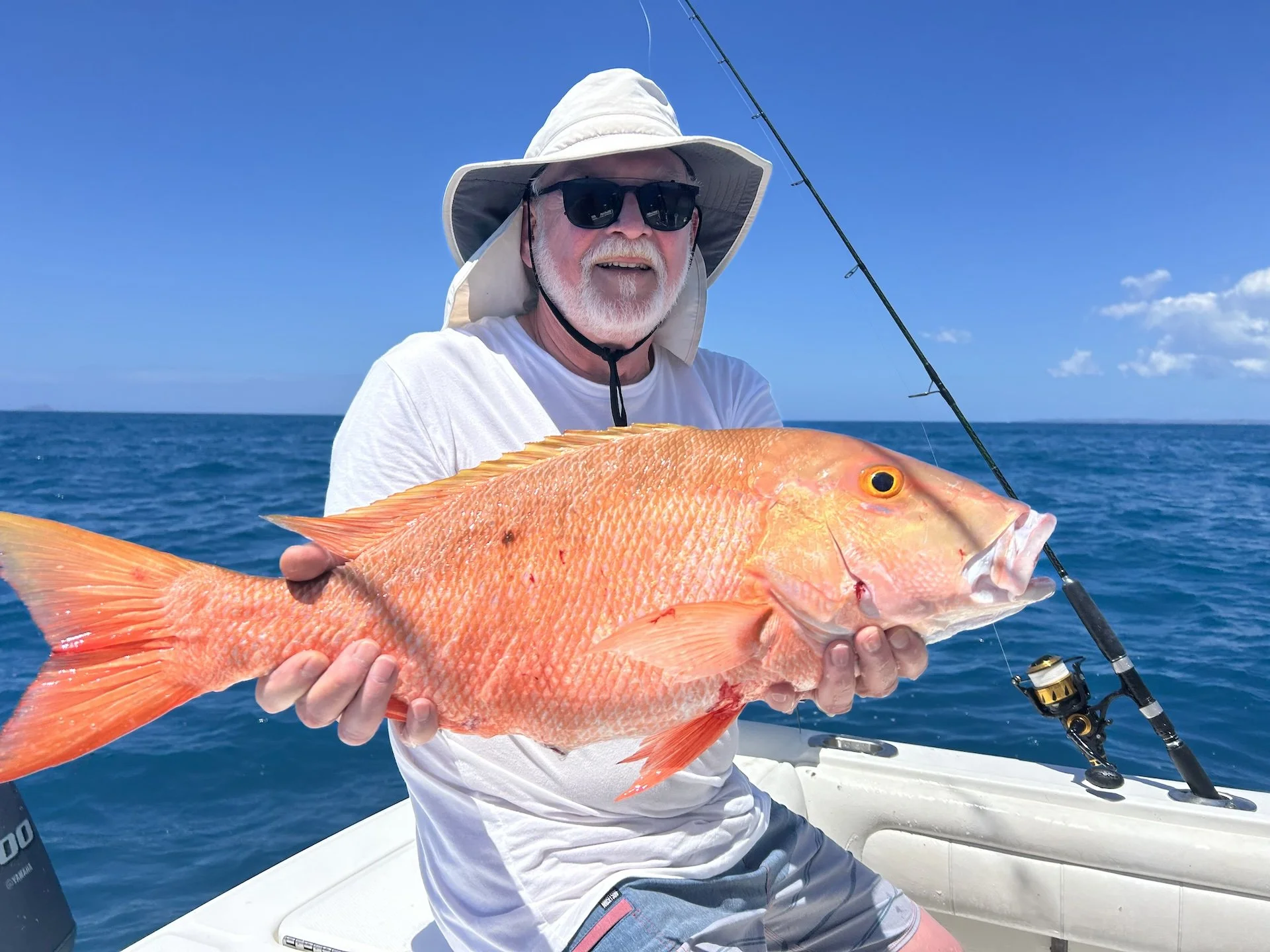Simply Caught Charters ofrece excursiones de pesca de pargo y mero de primera categoría