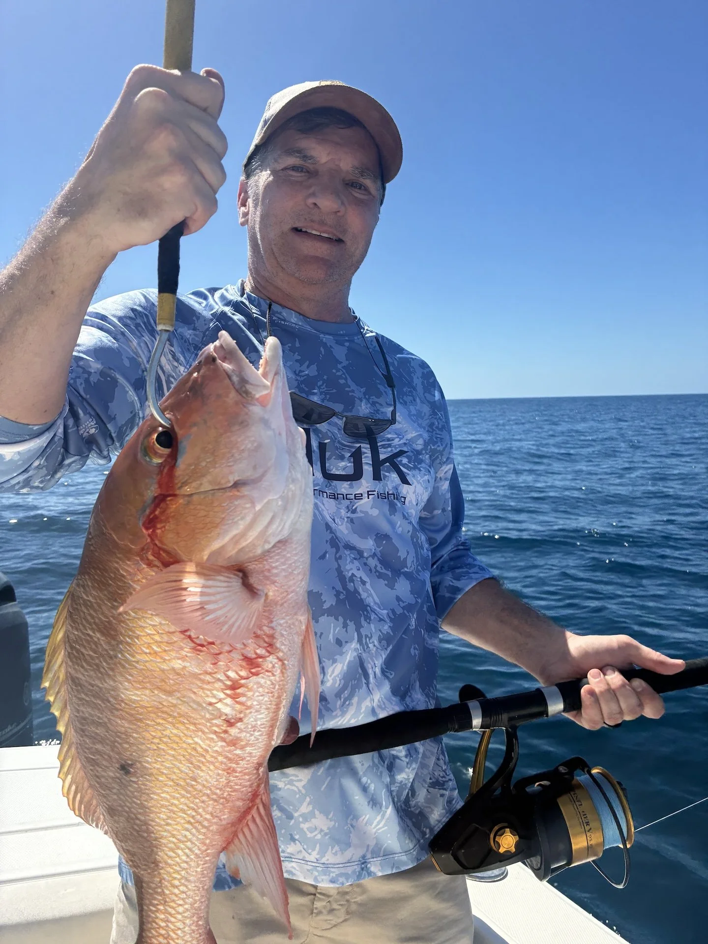 Pargo rojo fresco capturado en una salida de pesca de fondo con Simply Caught Charters
