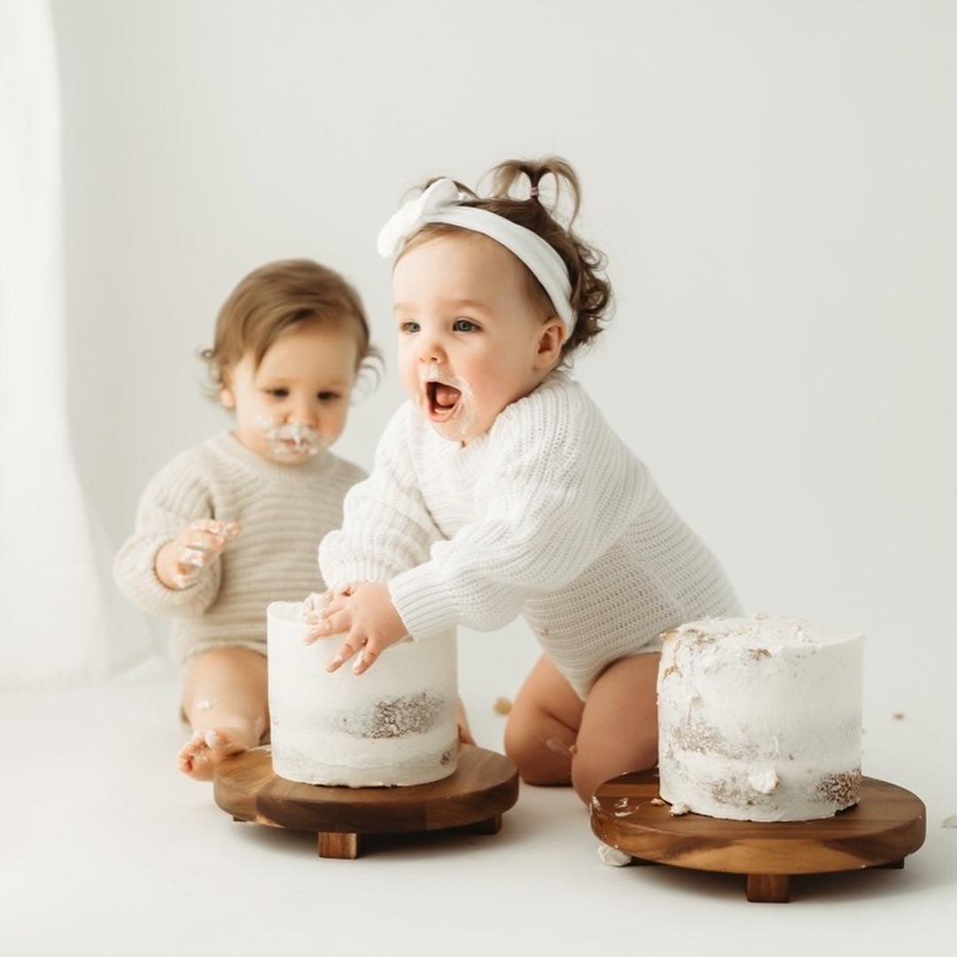 The perfect post for this lovely Fri-yay! 🎉
⠀⠀⠀⠀⠀⠀⠀⠀⠀
Not gonna lie, it took all of my self control to hold off on posting this adorable session. When mom reached out letting me know that she had boy-girl twins, and loved simple neutrals, I knew tha