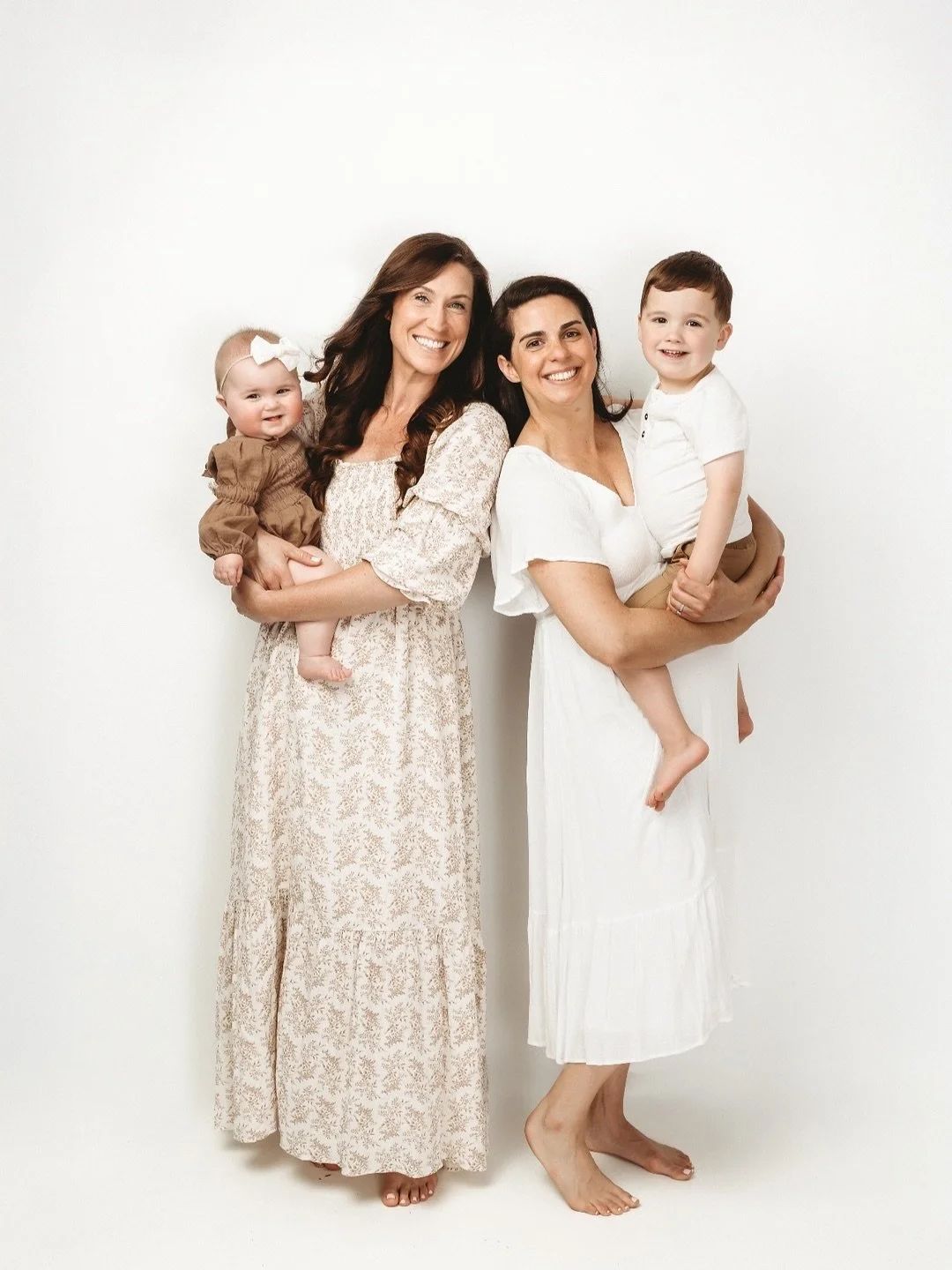 Studio sessions are the best photos for your home, in my humble opinion! 
⠀⠀⠀⠀⠀⠀⠀⠀⠀
A clean white backdrop, timeless wardrobe, and perfect lighting that catches the twinkle in their eye. This is the way to freeze whatever precious age they are right 
