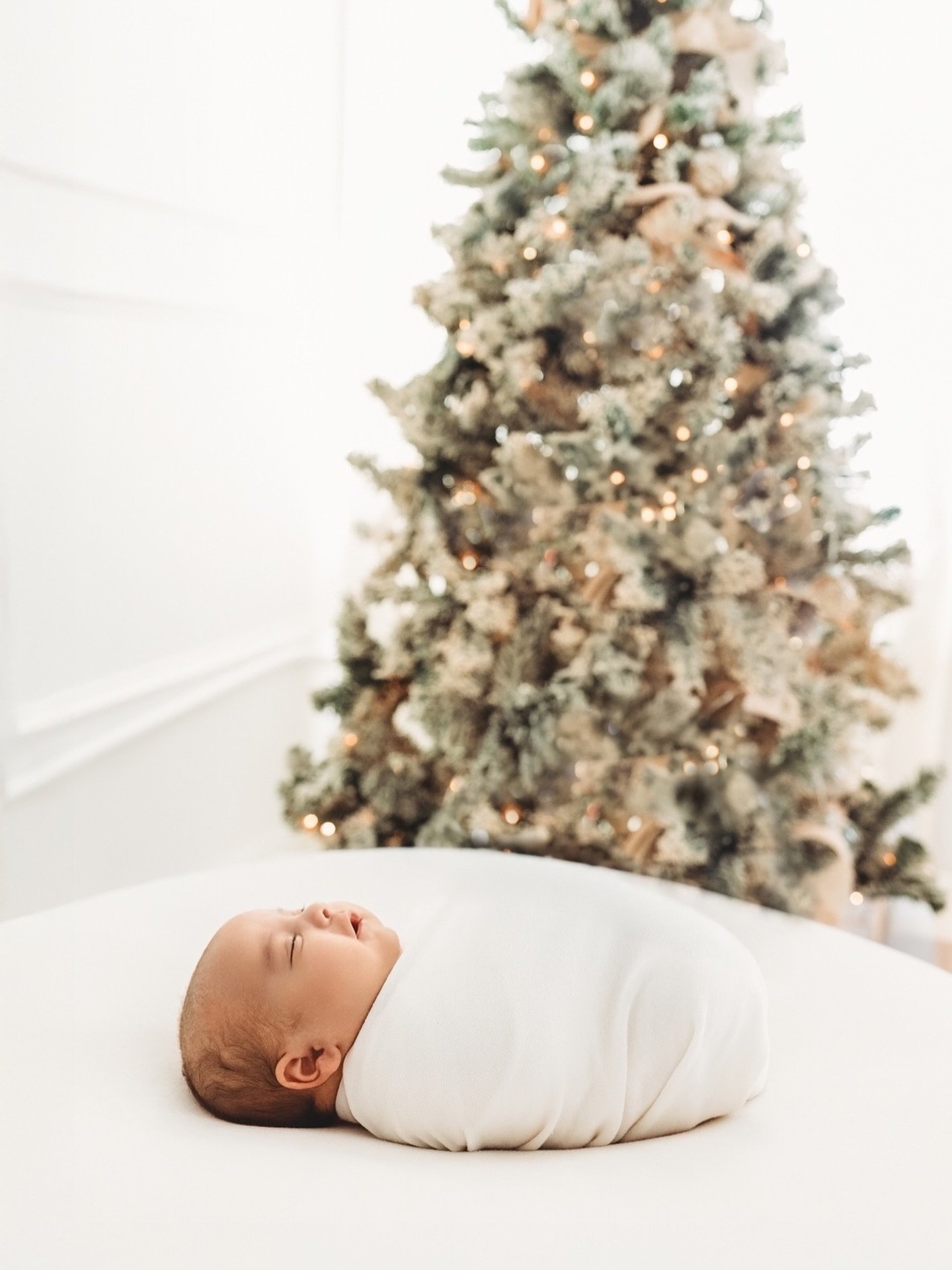 Is there anything more special than a baby born during the holidays? 🥹