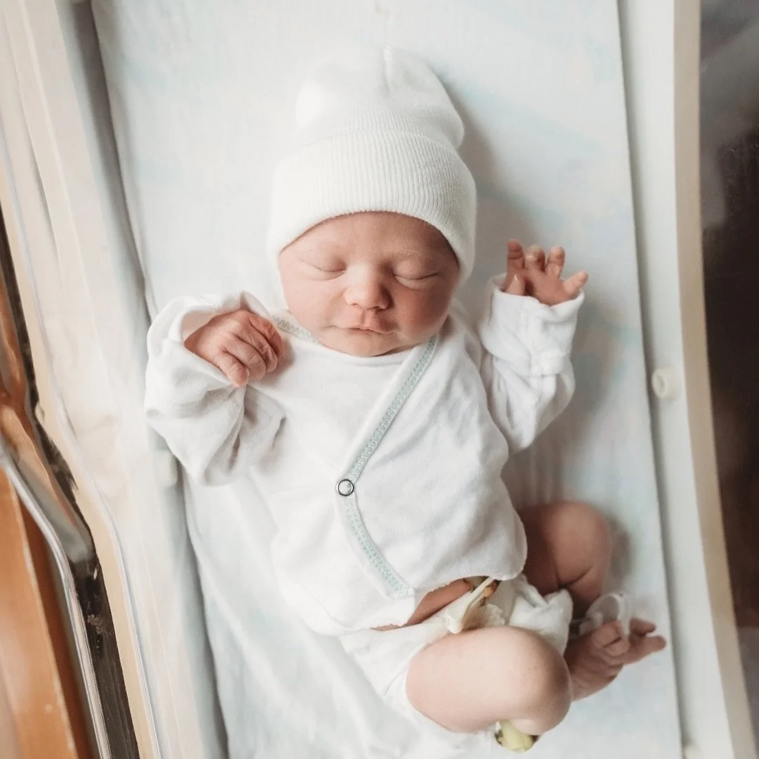 I can&rsquo;t think of a better way to start the year than with a very fresh baby! Fresh 48 sessions usually occur within 1-2 days of birth at the hospital, and are so incredibly special! They are raw, no pressure, real and capture those very blurry 