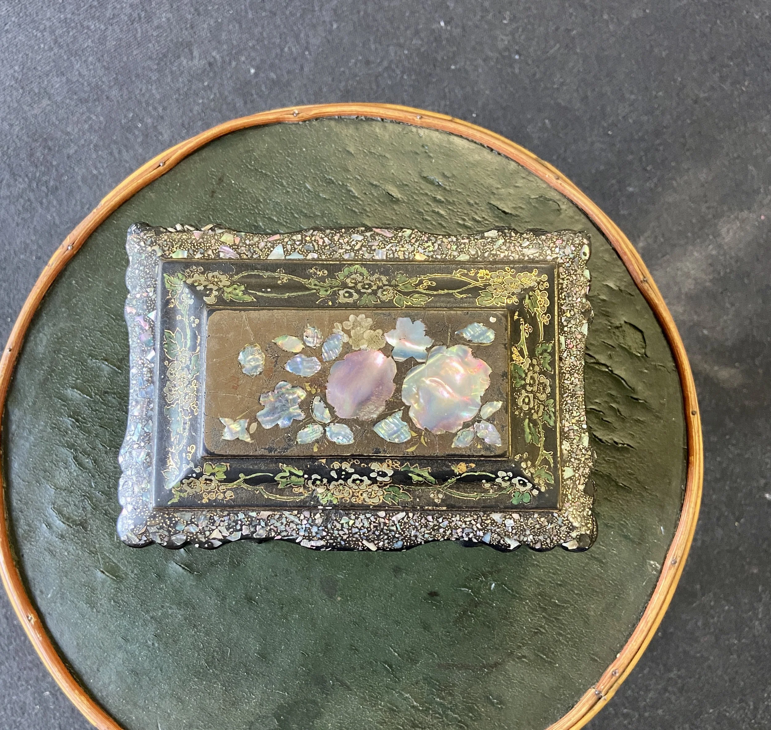 Victorian Jennens  and Bettridge papier mache tea caddy