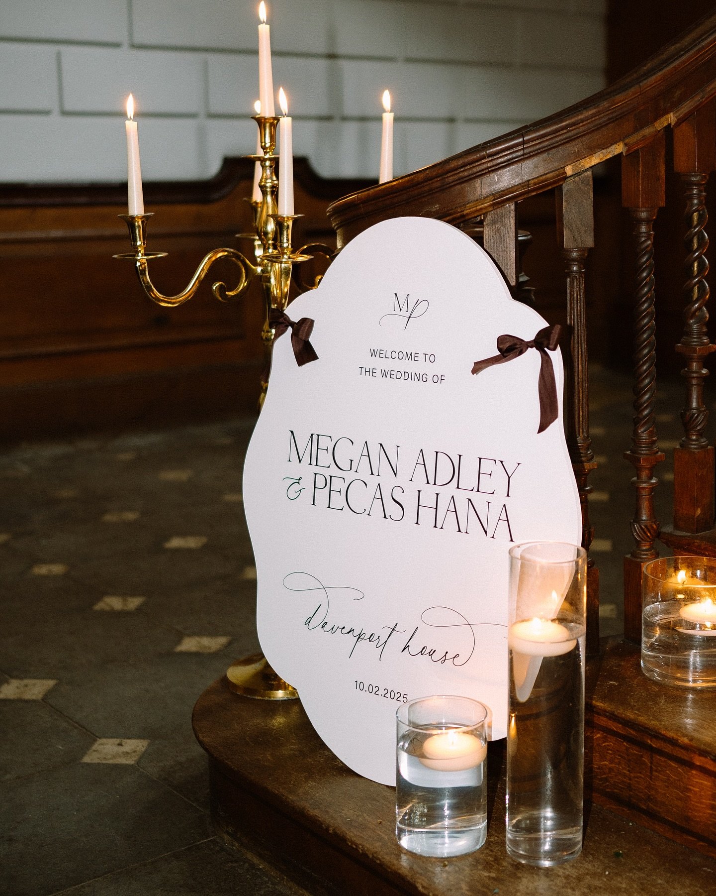 Shaped stationery anyone? 

Photographer @jannahclairephotography 

Planning and host: @eden.workshop 
Venue: @davenporthouse 
Styling: @thetwohummingbirds 
Lighting: @gigieventdesign 
Floral design: @katyrosemayfloral 
Cake: @cakesbysophiepage 
Stat