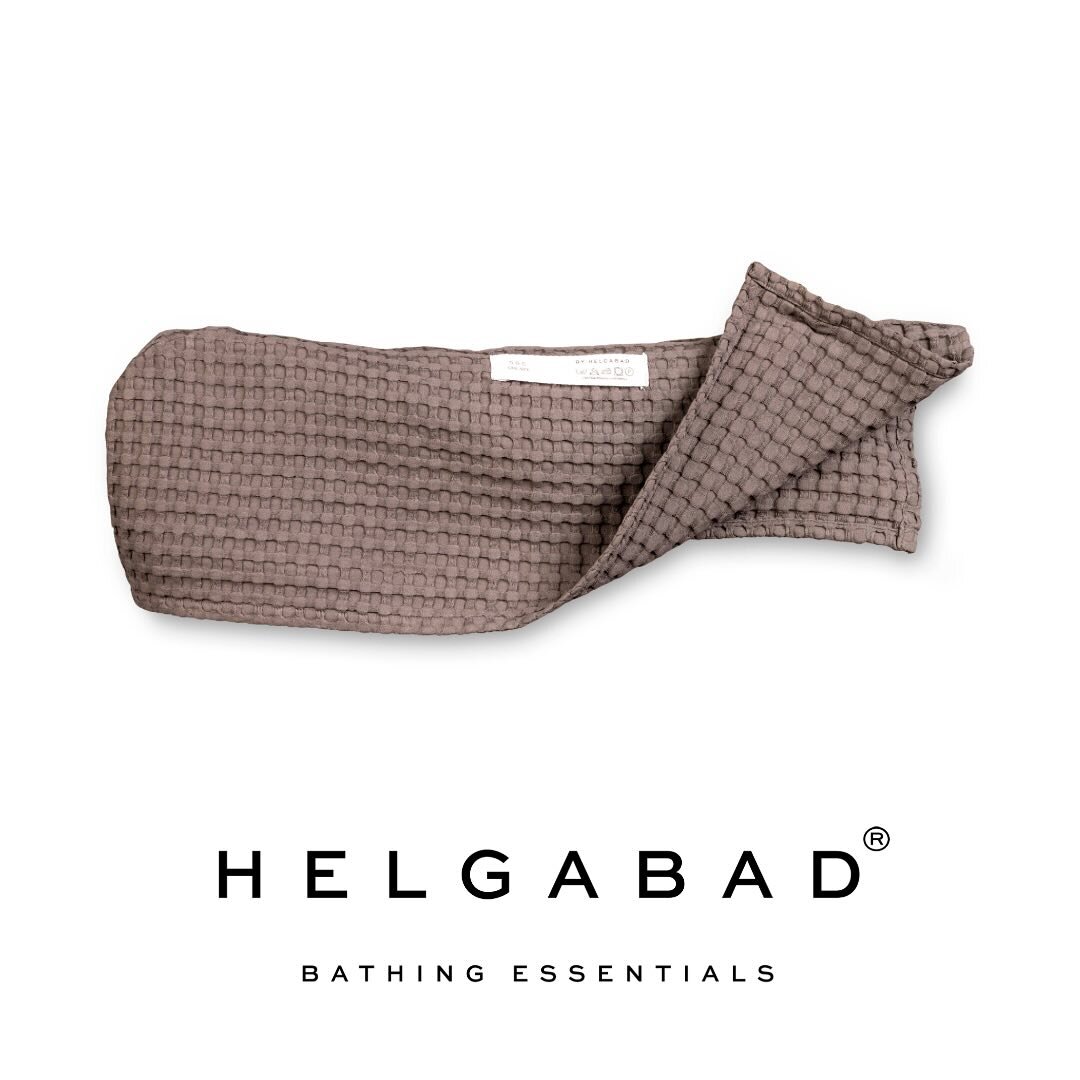 Hei kuunnelkaas m&auml;yr&auml;t t&auml;t&auml;! 

@helgabad_bathing_essentials myy pyyheponchoja ja omistajan oman minim&auml;yr&auml;n innoittamana he ovat suunnitelleet koirapyyhkeen &rdquo;DOG Towel&rdquo; 😍

Pyyhkeit&auml; voi ostaa joko Helgab
