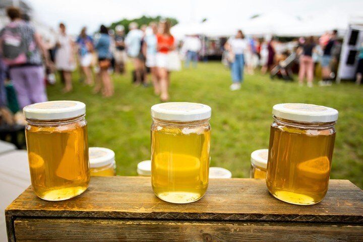 One day away ✨

You HAVE to try this local, raw honey from beehives in the Phoenixville area.

Tomorrow from 5-8pm, join us at @craftandmercantile to browse 20+ merchant tents! 🛍

📸 crafter pictured: @phoenixvillehoney

#weatherstone #chesterspring