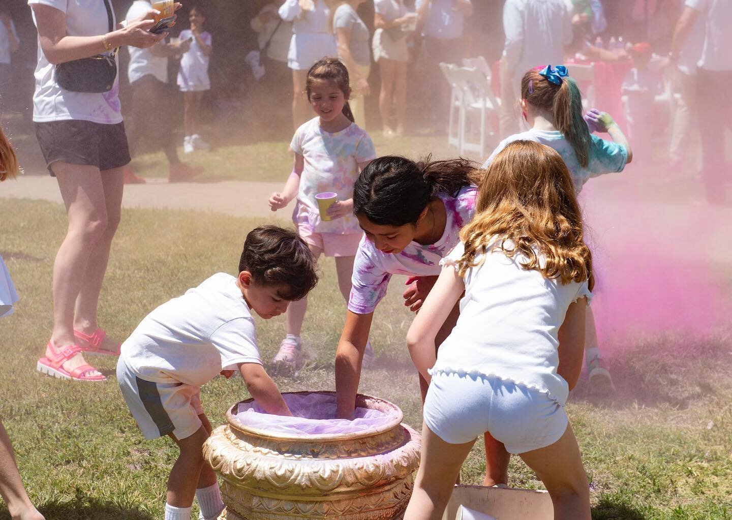 music + dancing + gulal = true happiness for the festival of colors 🌈