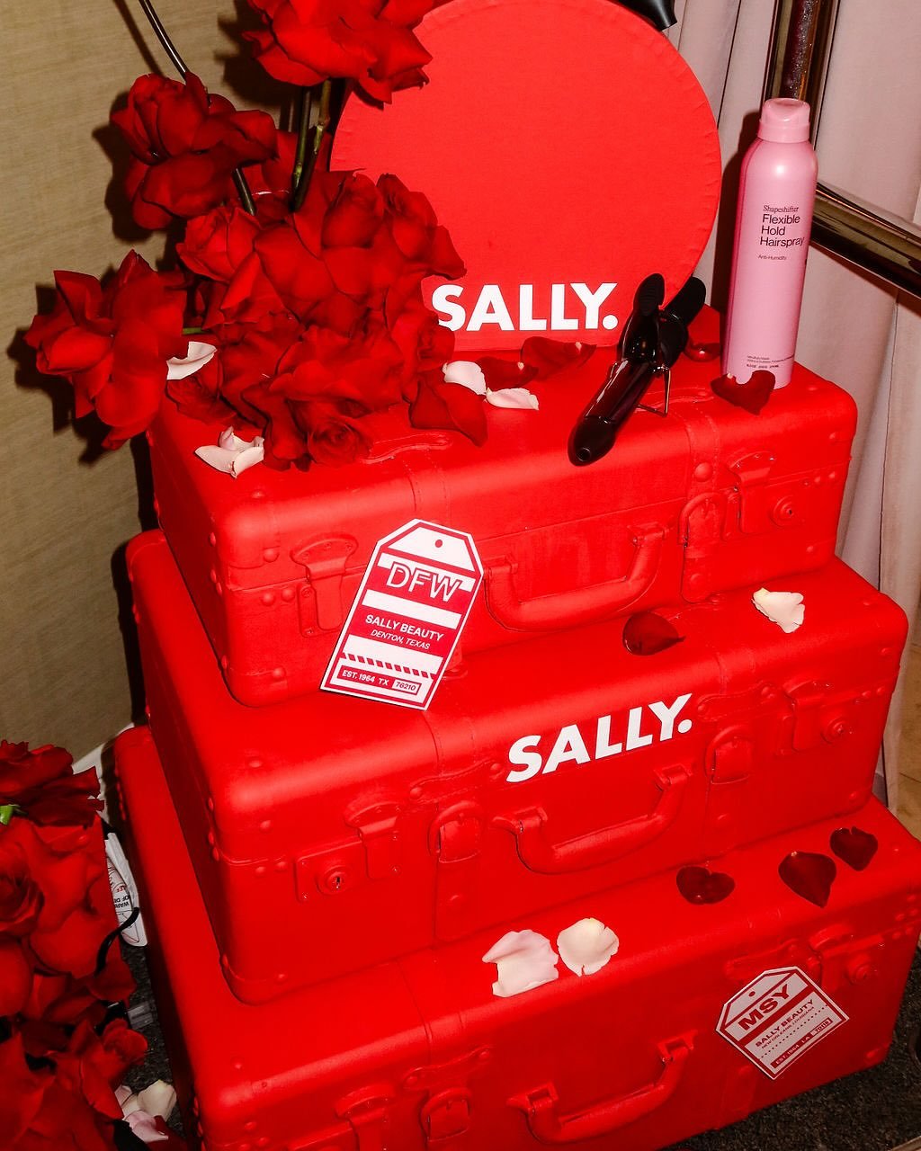 the suite life, in celebration of international women&rsquo;s day, for @sallybeauty 💋 

we brought a full-on salon experience to @rosewoodmansionturtlecreek where @sallybeauty treated influencers to an afternoon of pampering with a celebrity hair st
