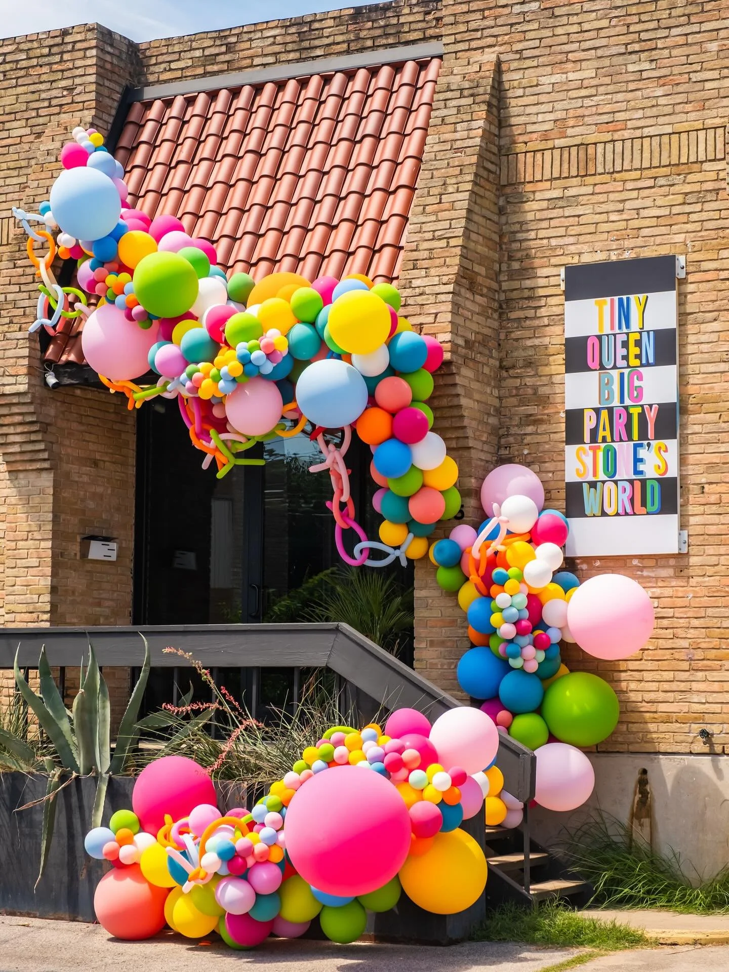 the rockstar treatment for tiny queen, stone&rsquo;s, first birthday party⚡️