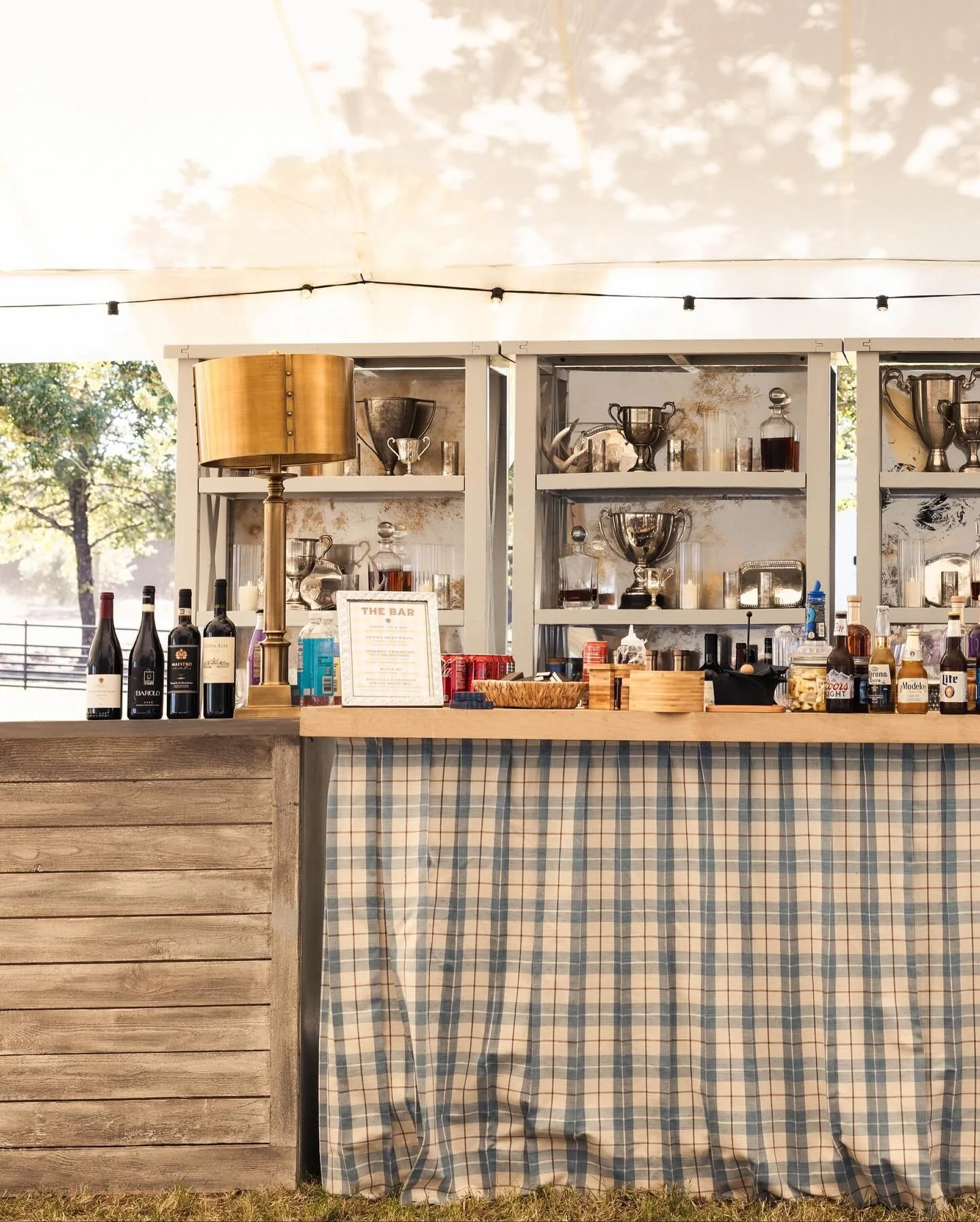 a 65th birthday with a refined nod to american heritage. vintage quilts layered in character, cocktails were served from a charming custom cafe-curtain bar, and guests enjoyed BBQ featuring Wesson Wagyu from the ranch&rsquo;s own cattle. 🤠

guests w