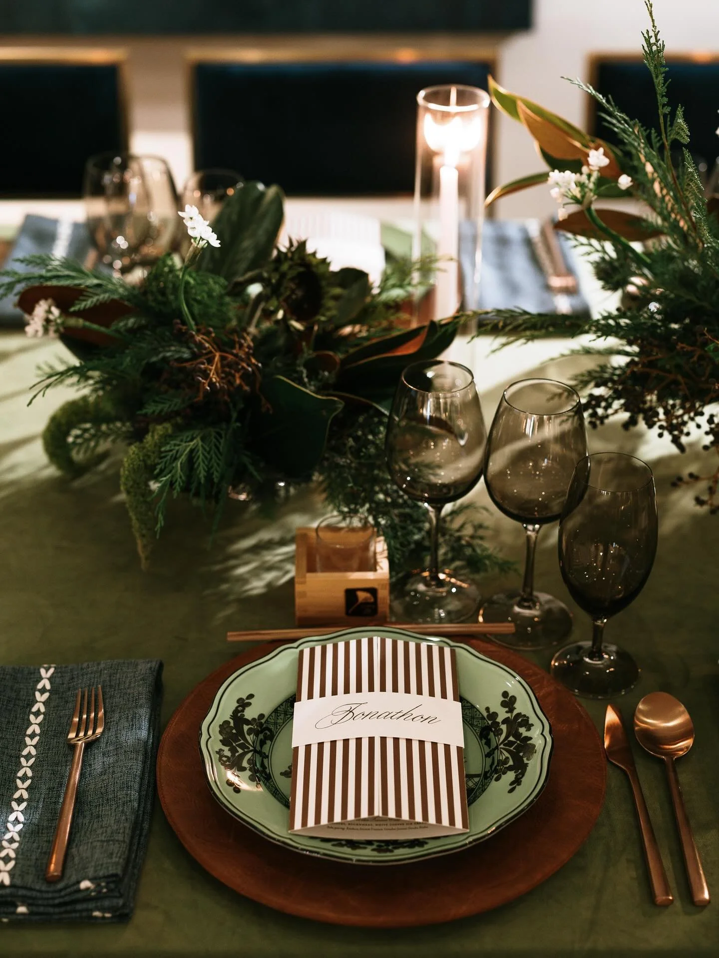 a moody, cozy christmas dinner layered with holiday magic and perfectly decked halls 🌲✨