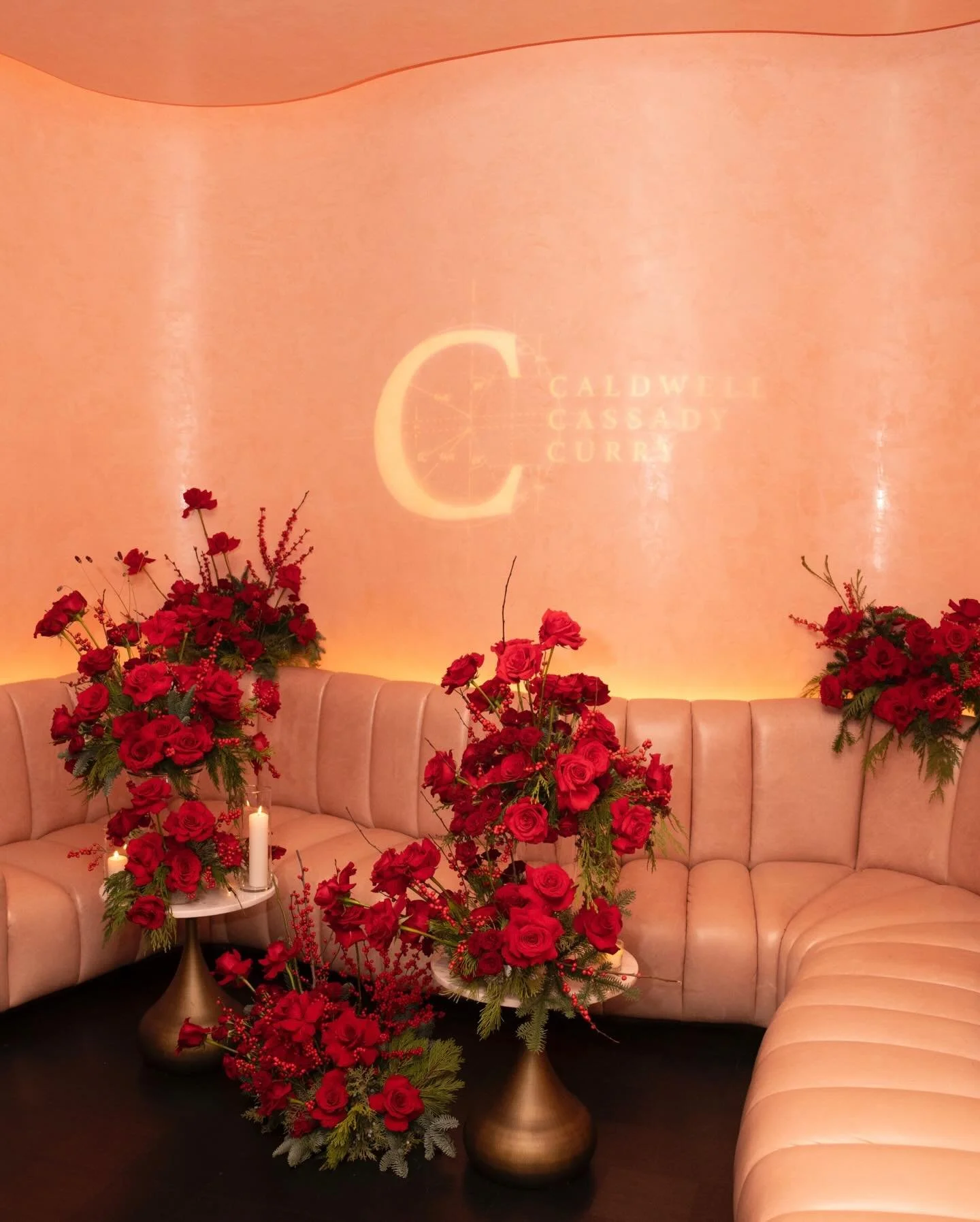 an after-dark corporate holiday f&ecirc;te: layered evergreens and moody candlelight paired with live music and guest illustrations, a surprise santa appearance, and late-night bites ended the night right. ✨