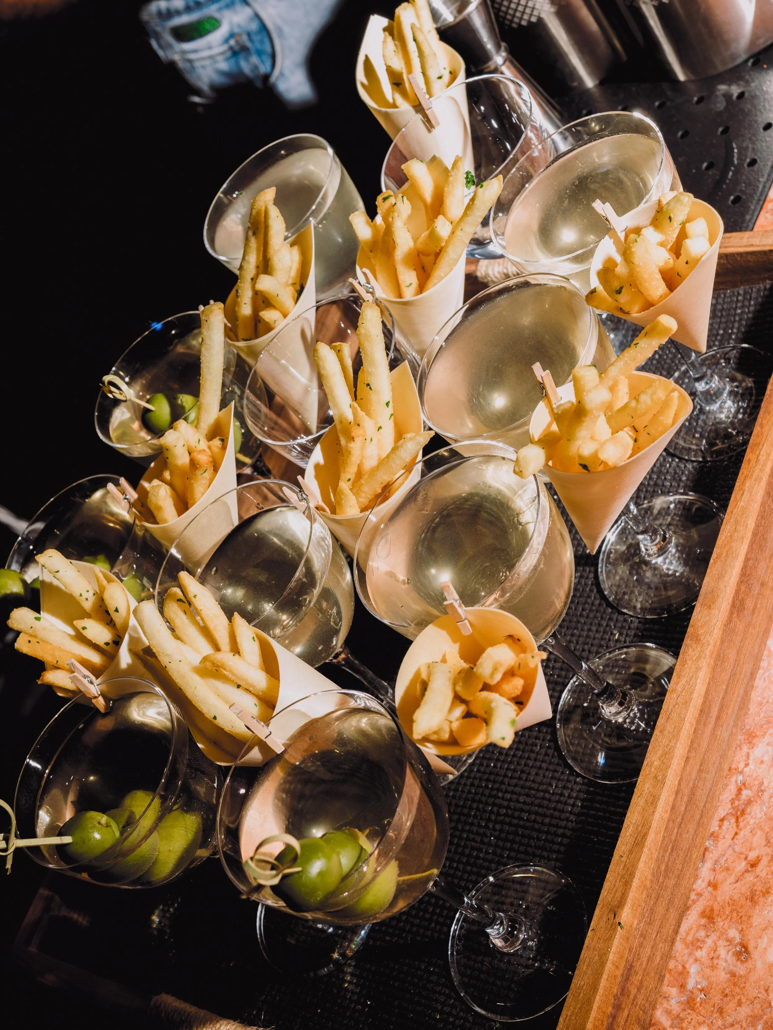 Sign of a good time: when the late-night event essentials roll through 🍟 🍔🍸