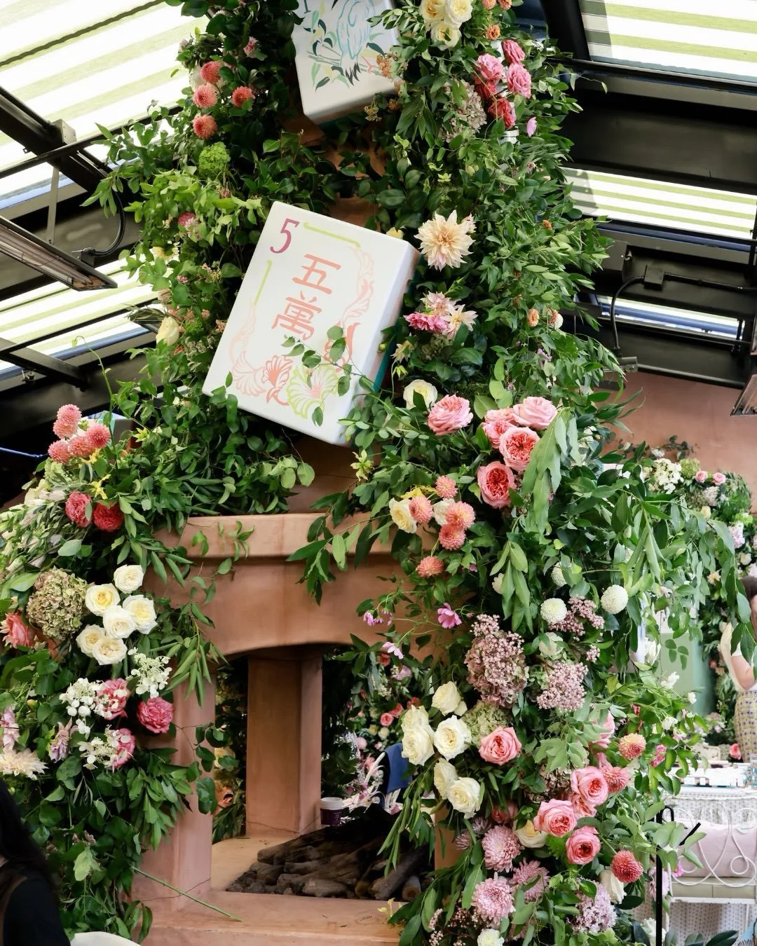 @ohmymahjong headed west for a beautiful afternoon in Beverly Hills alongside Maria Shriver in support of the Women&rsquo;s Alzheimer&rsquo;s Movement at Cleveland Clinic.

We brought the garden indoors with an abundance of lush florals, climbing gre