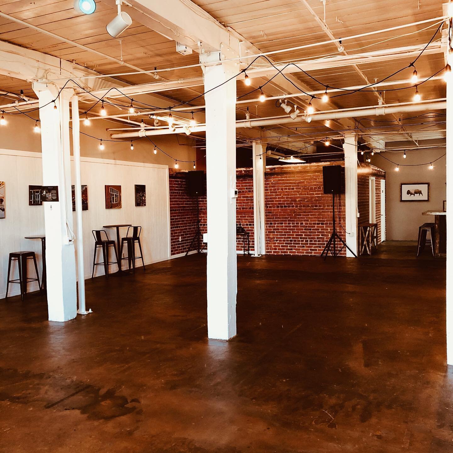 Spacious. Rustic. Charm.
.
.
Get in touch today to reserve for your special event! 🥳
#eventvenue #lkn #lakenormanevents #corneliusnc @sevenoaks.cornelius @brickrowcornelius
