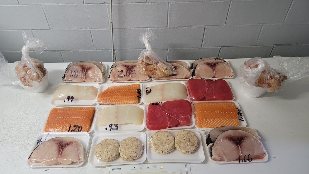 Today's extras! Swordfish, Halibut, Tuna, Salmon, Scallops, Shrimp, and crabcakes.