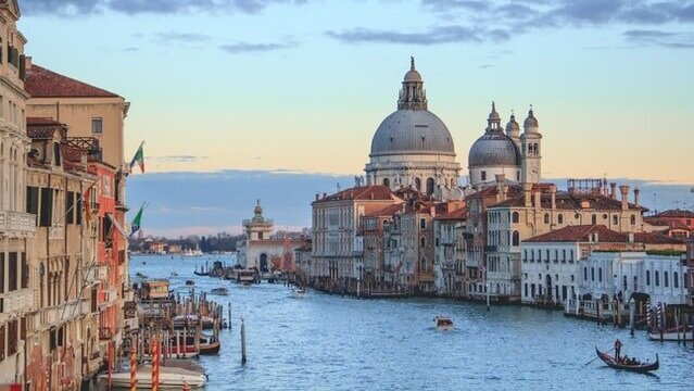 Italy+-unsplash+%282%29.jpg