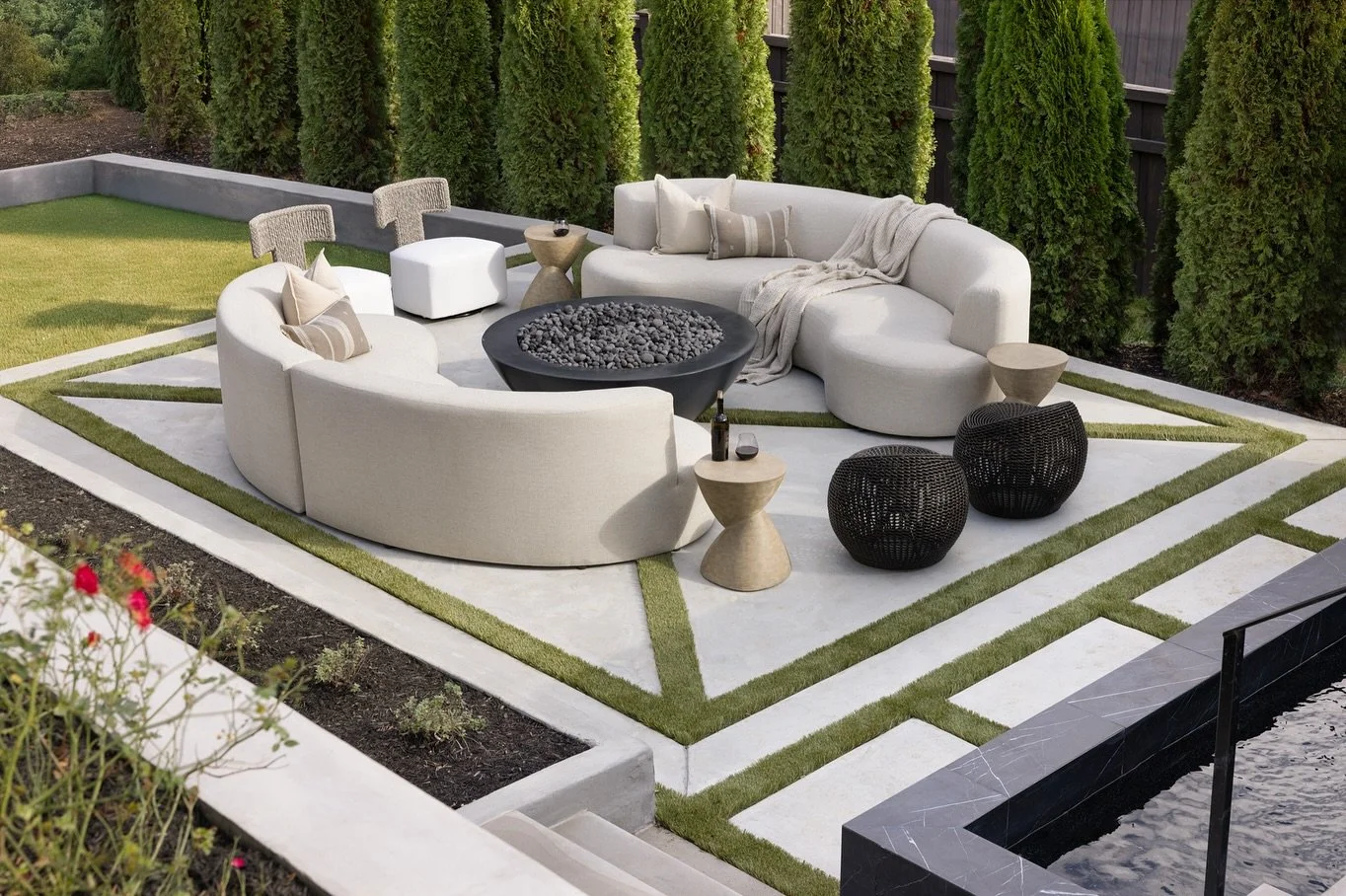 Thank you @nashville.design.collective for honoring SEI with Best Outdoor Space🏆✨ We loved creating this dreamy back yard retreat for the sweetest couple! Happy Anniversay to @deltaterri @gman.steel.&nbsp;&nbsp;We love yall! 🤍🥂🤍

📸: @nativehouse