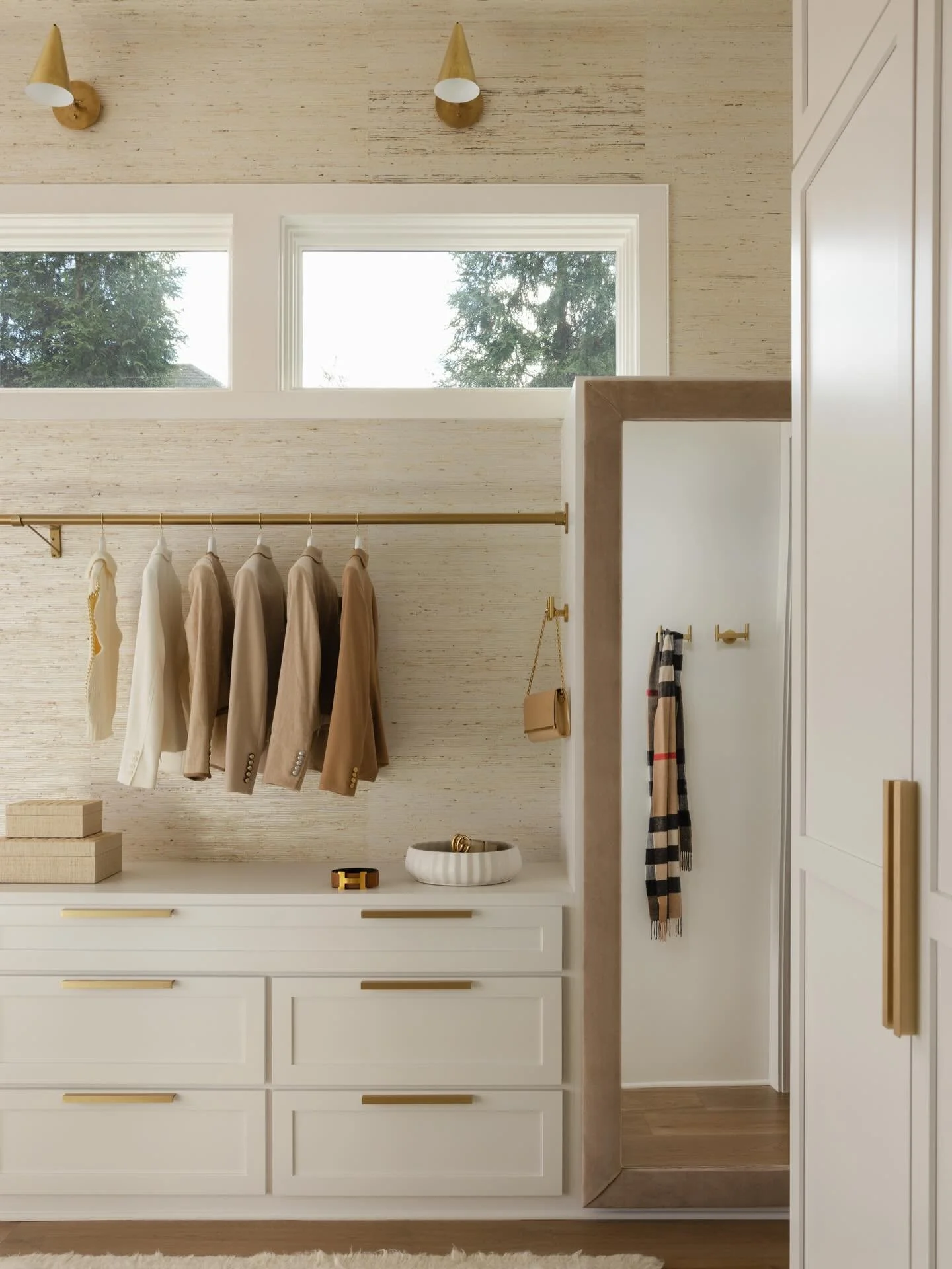A bright and airy dressing room with all of the pretty textures. Mirrored cabinet doors are beautifully wrapped in a velvet frame. 

@nativehousephotography